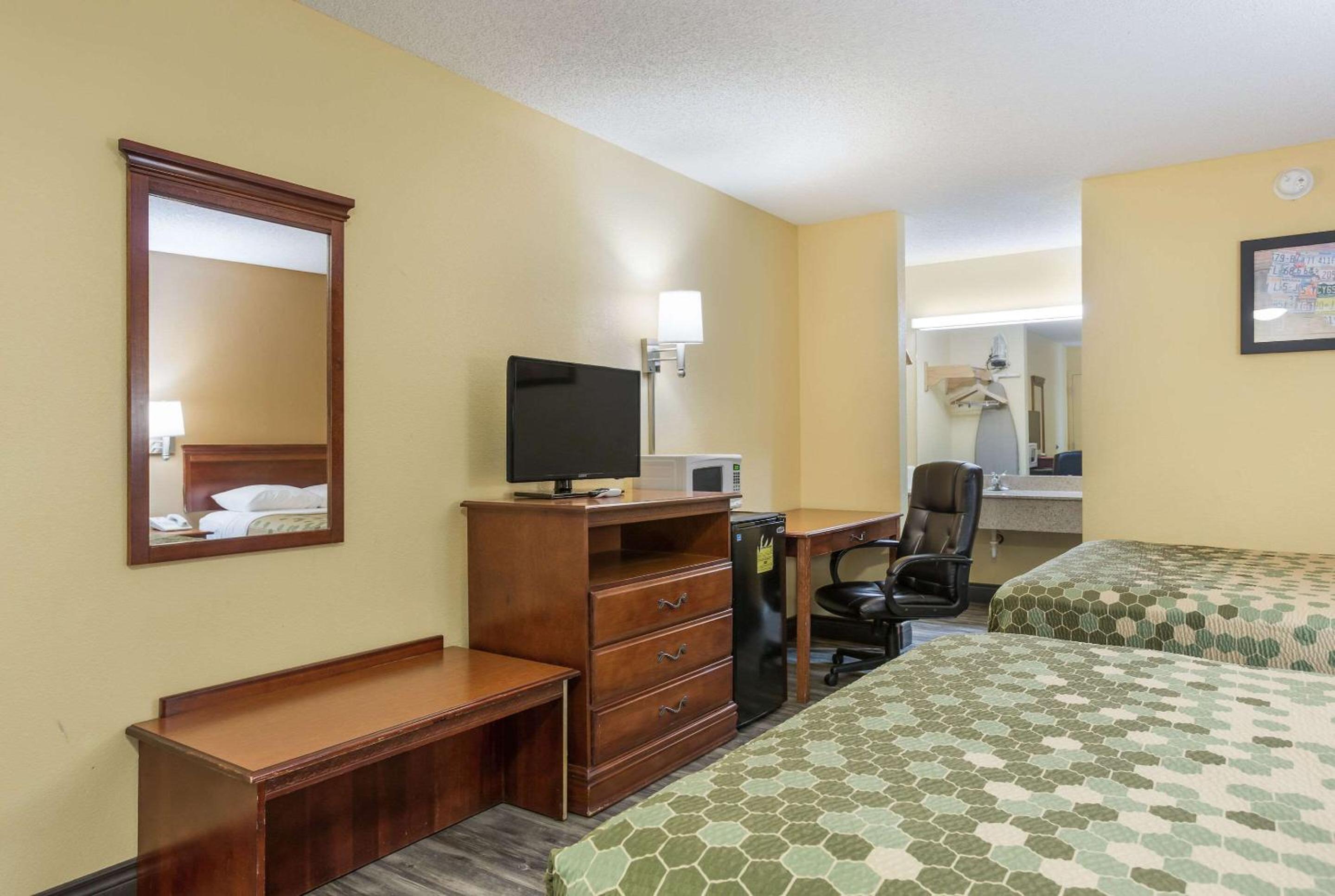 Queen Room with Two Queen Beds - Smoking photo 1