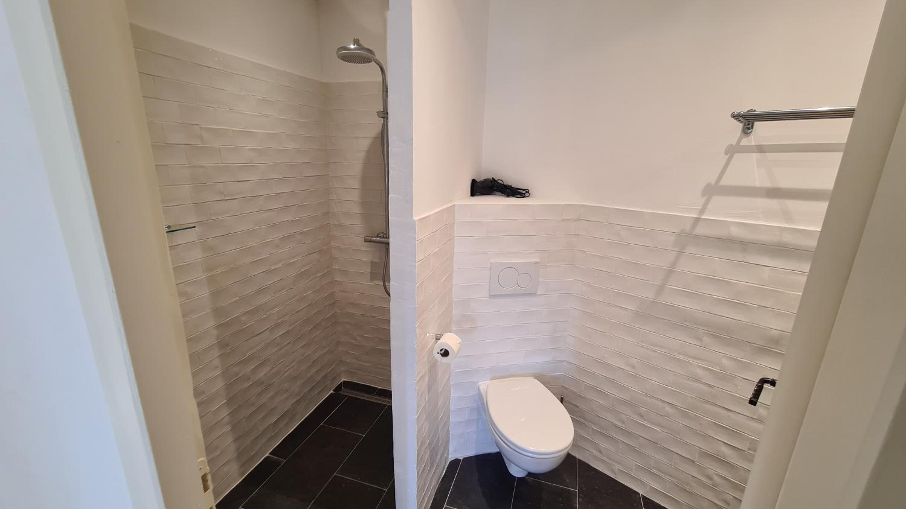 Double Room with Private Bathroom - Photo 4