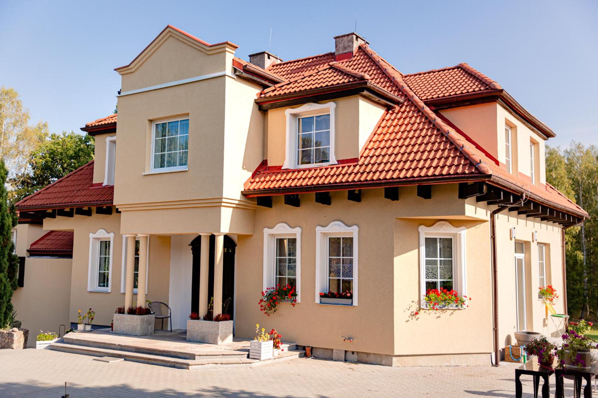 Four-Bedroom House - Photo 2