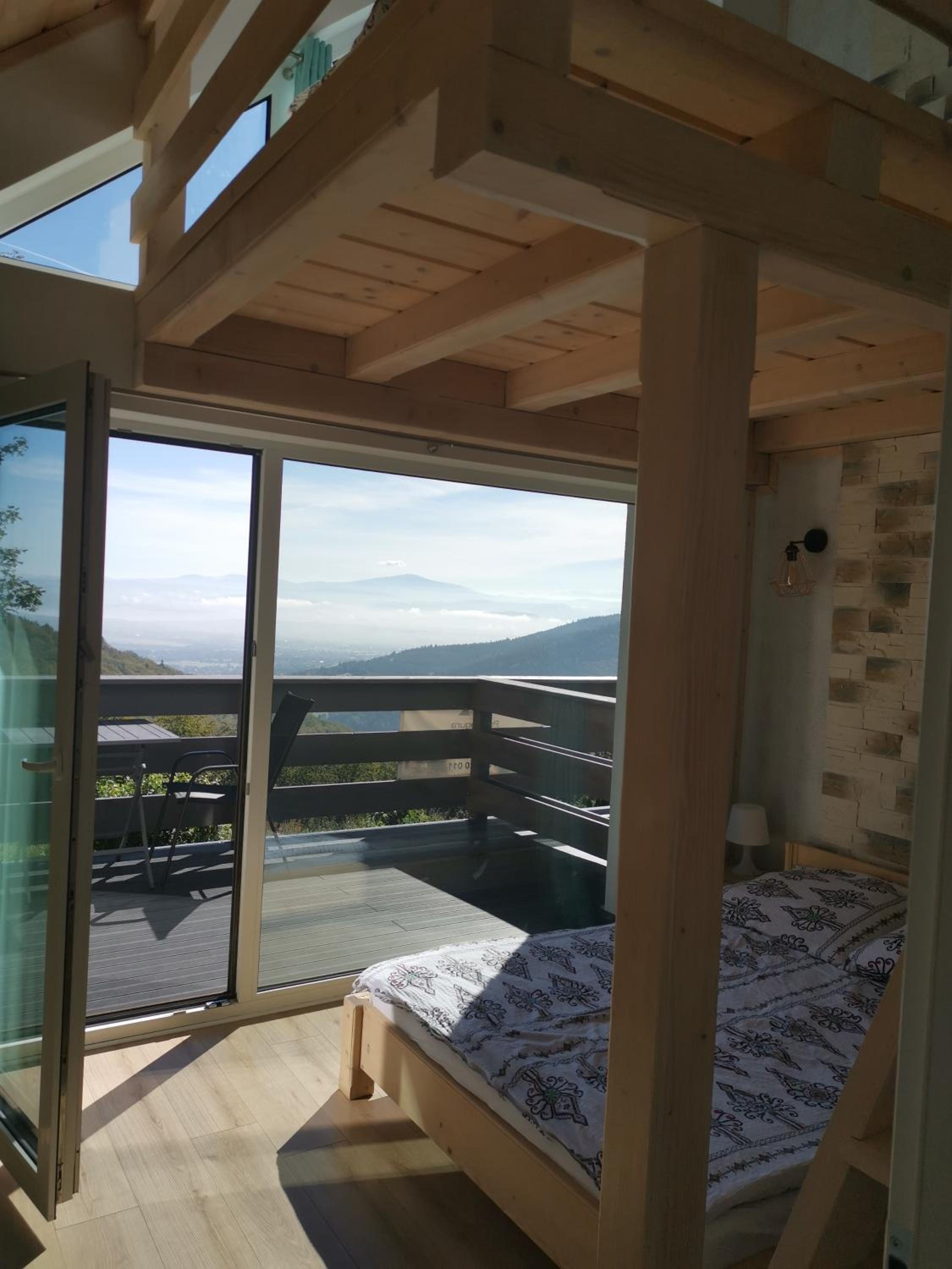 Apartment with Mountain and Lake View - Photo 3
