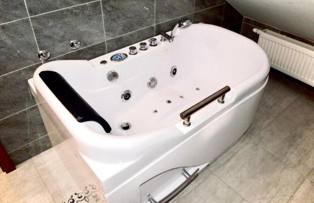 Double Room with Spa Bath photo 1