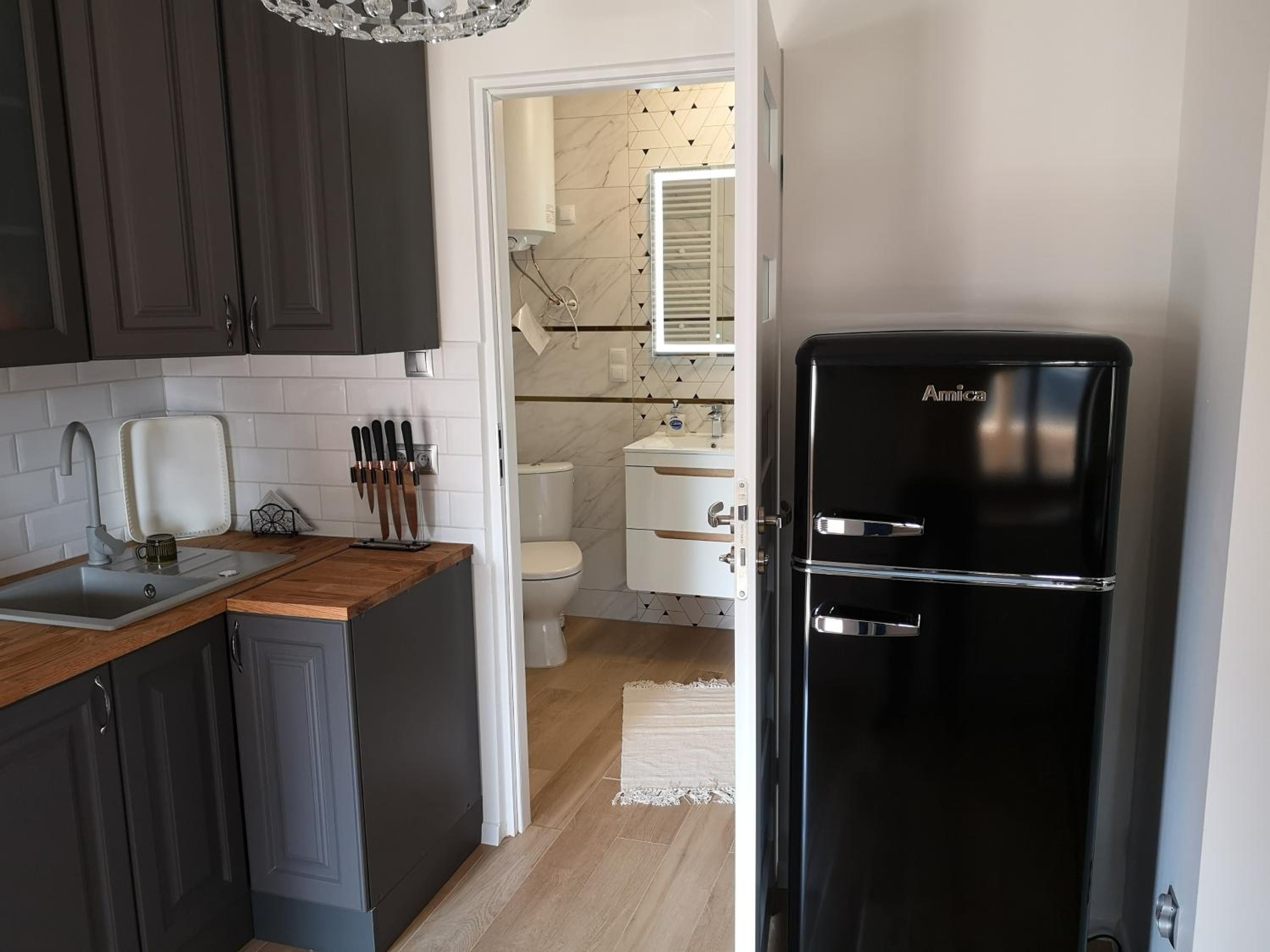 One-Bedroom Apartment - Photo 4