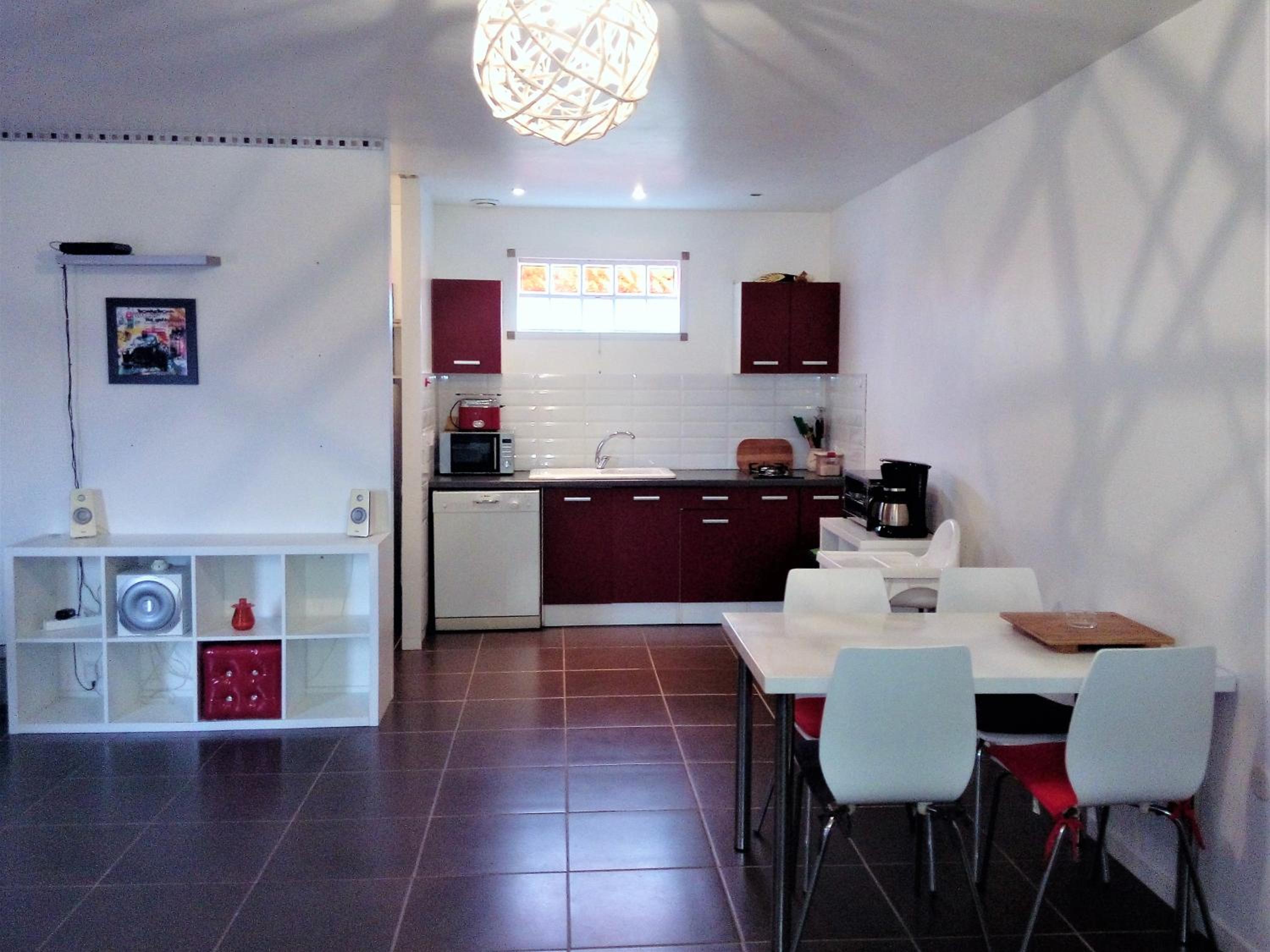 One-Bedroom House - Photo 9