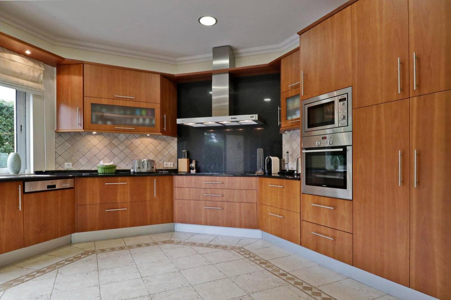 Villa photo 3