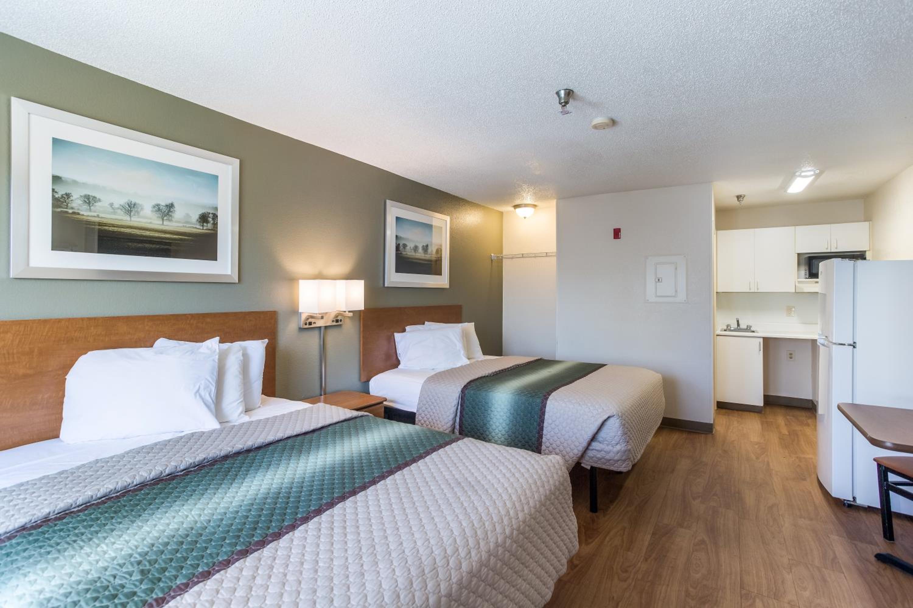 Studio Room with Two Queen Beds Non-Smoking