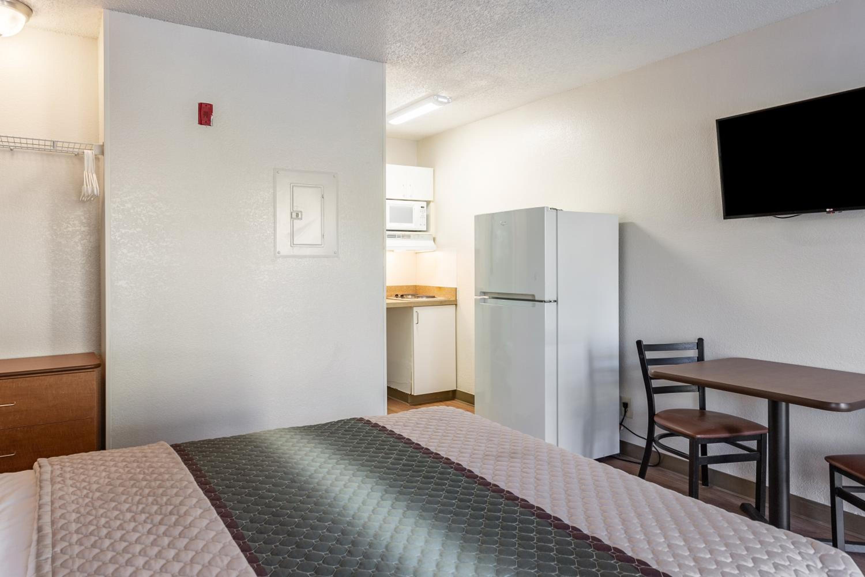 Studio with One Queen Bed Non-Smoking