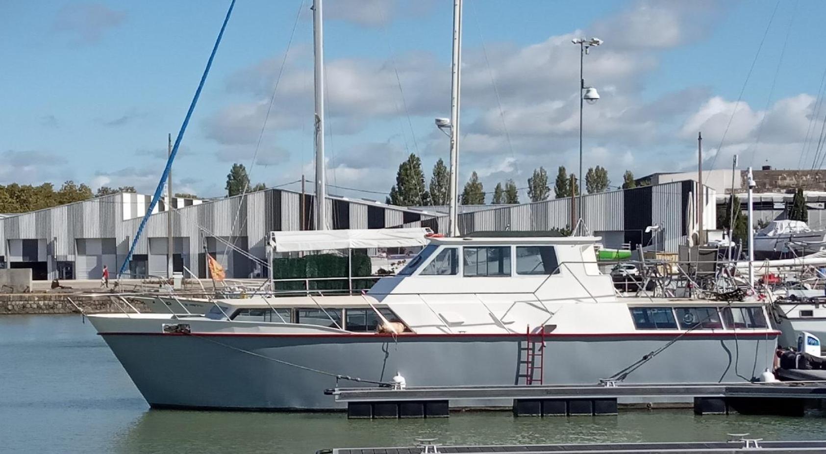 One-Cabin Boat - Photo 20