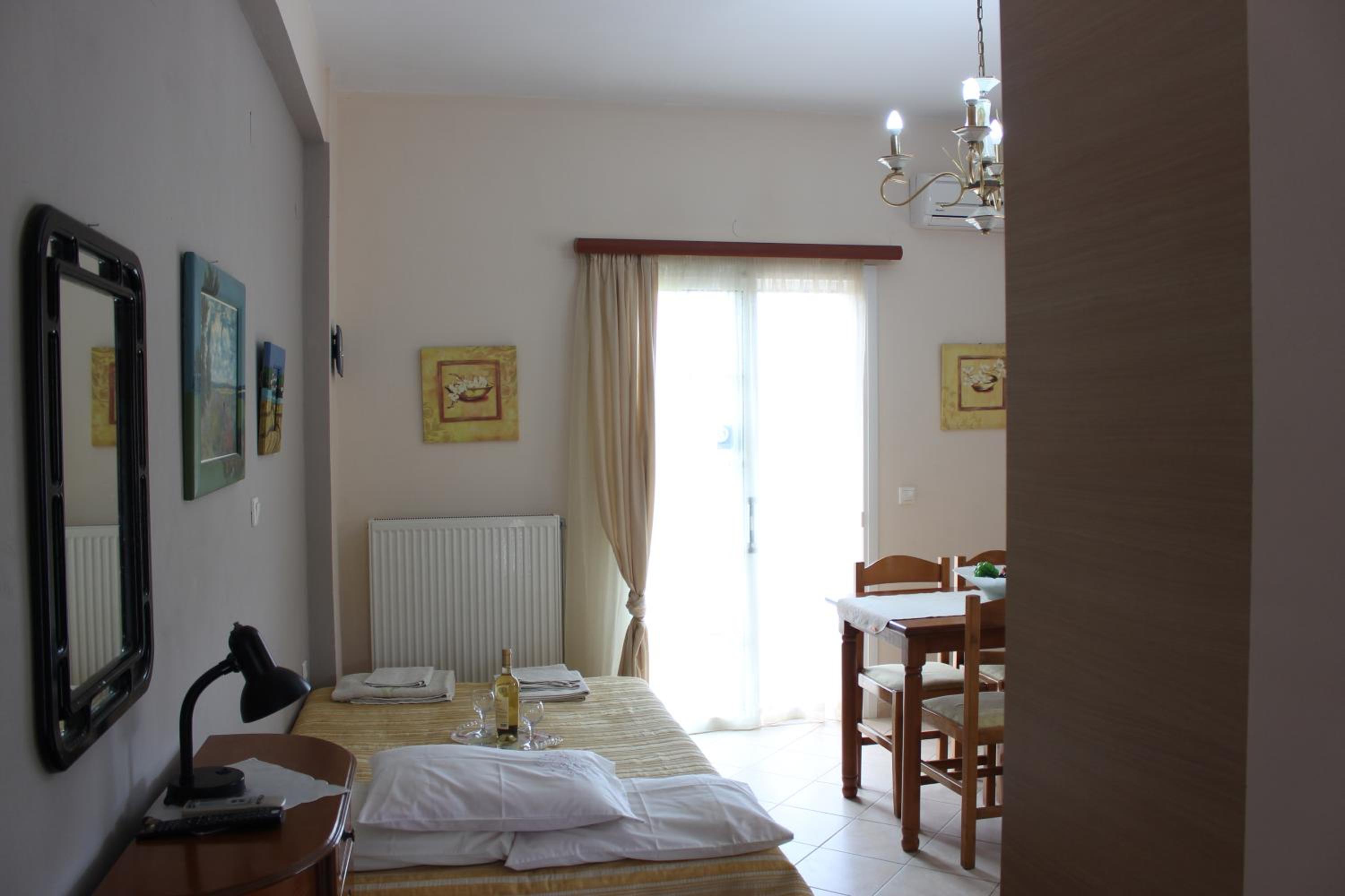 One-Bedroom Apartment photo 1