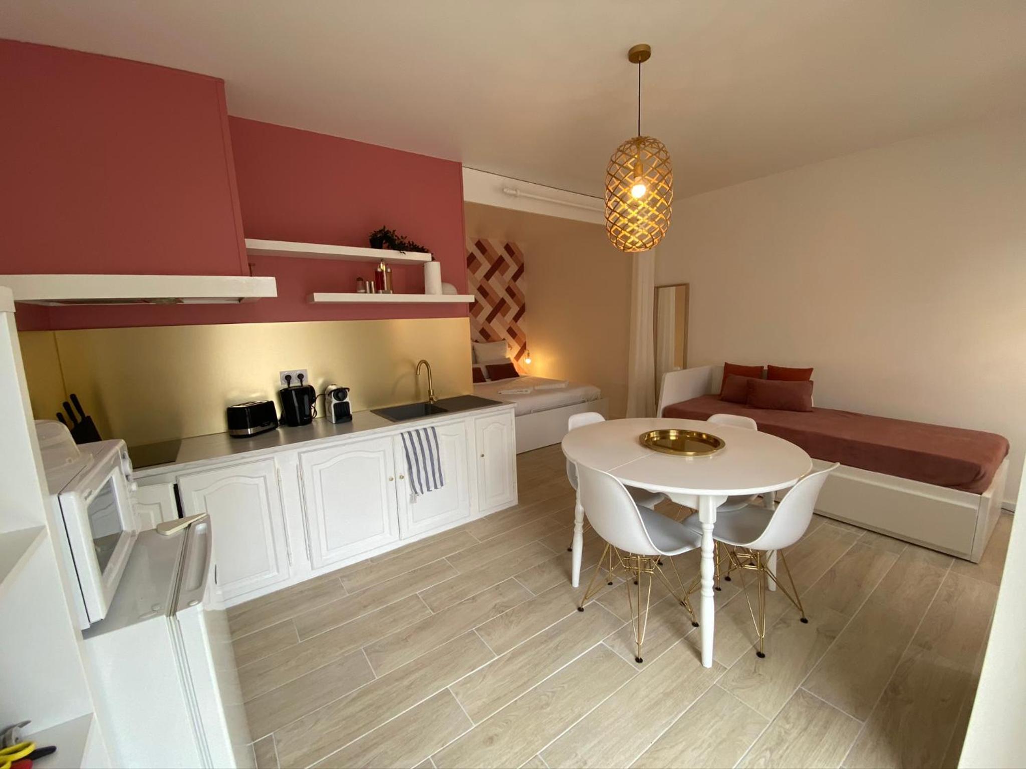 Studio Apartment photo 1