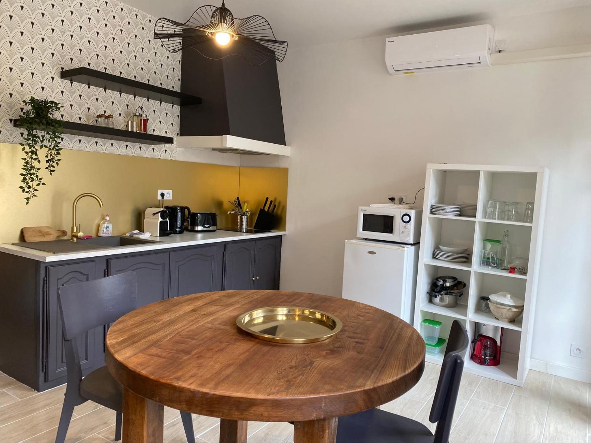 Studio Apartment - Photo 3