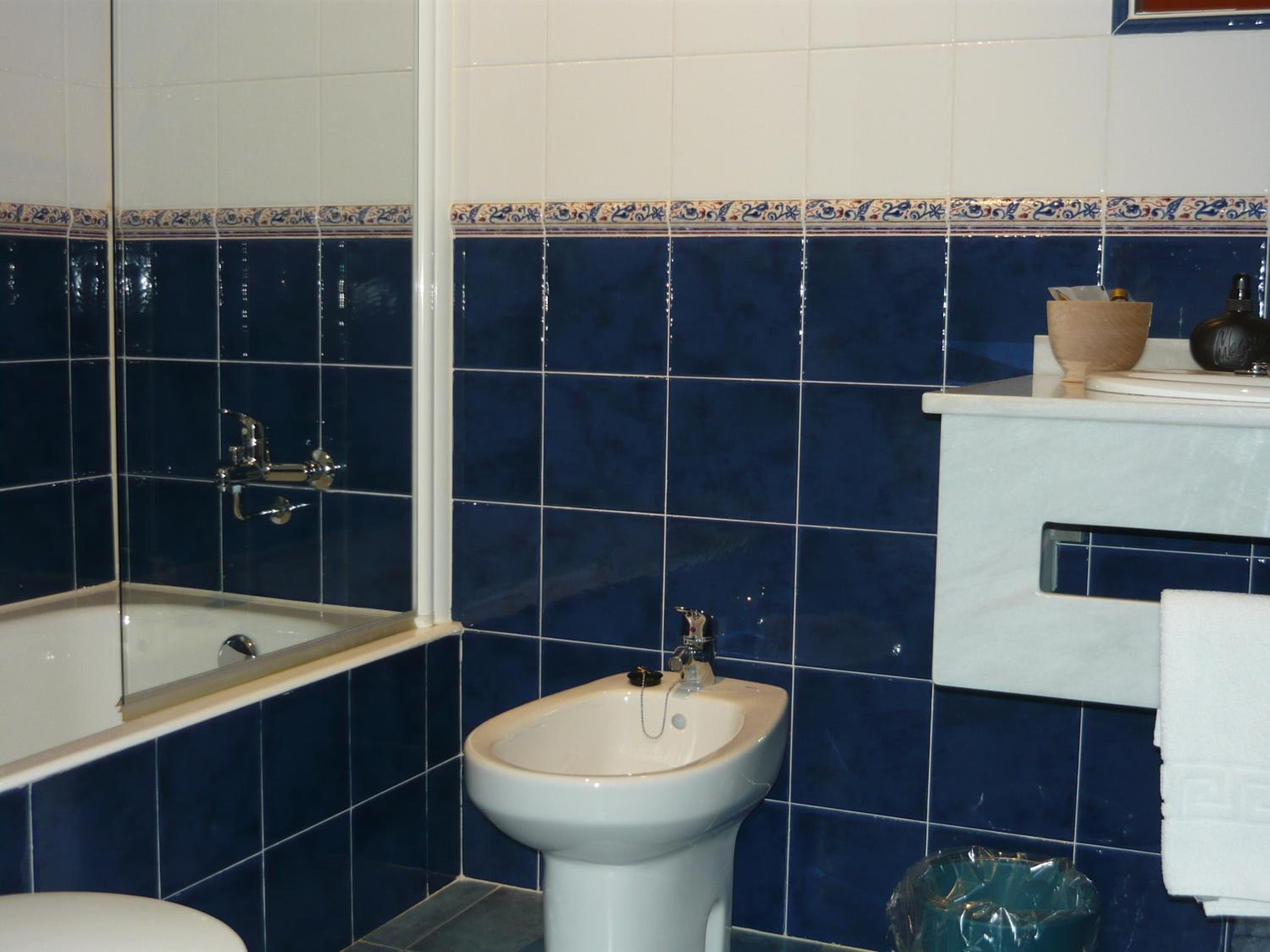 Standard Double Room - Photo 11