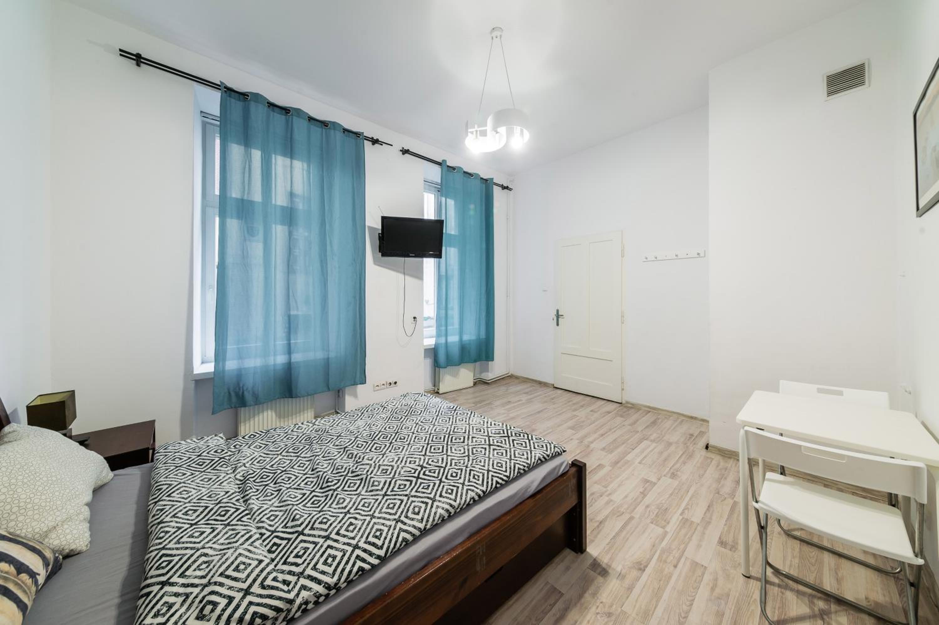 One-Bedroom Apartment - Photo 4
