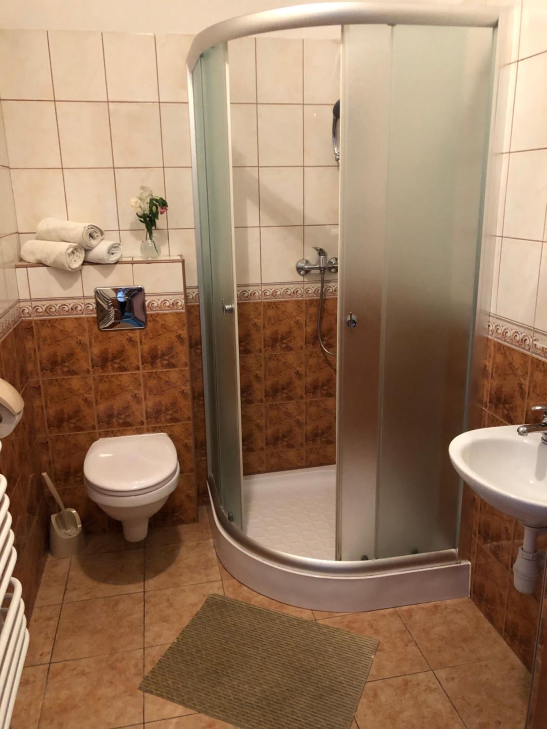 Large Double Room - Photo 2
