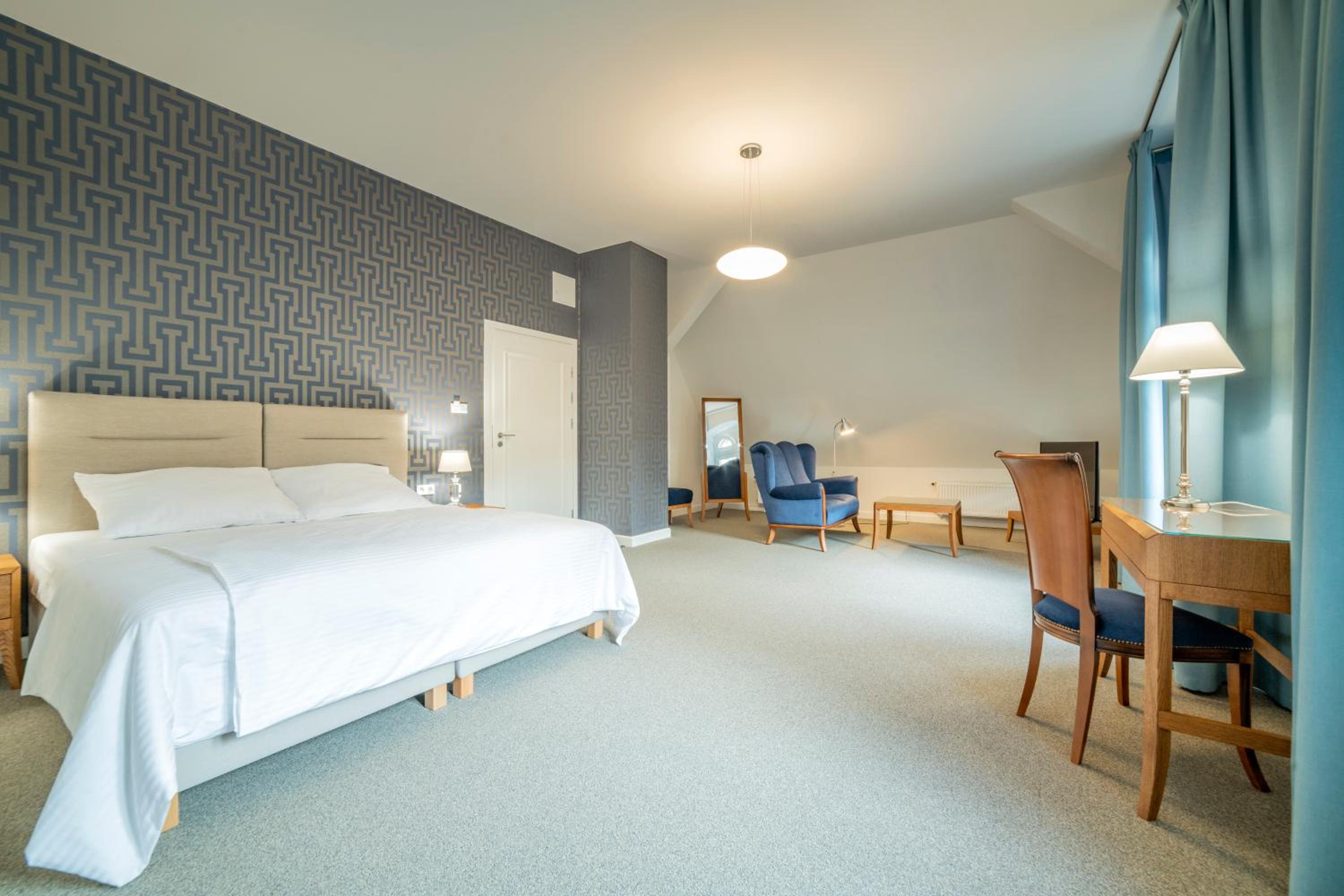 Deluxe Double Room with Balcony photo 2