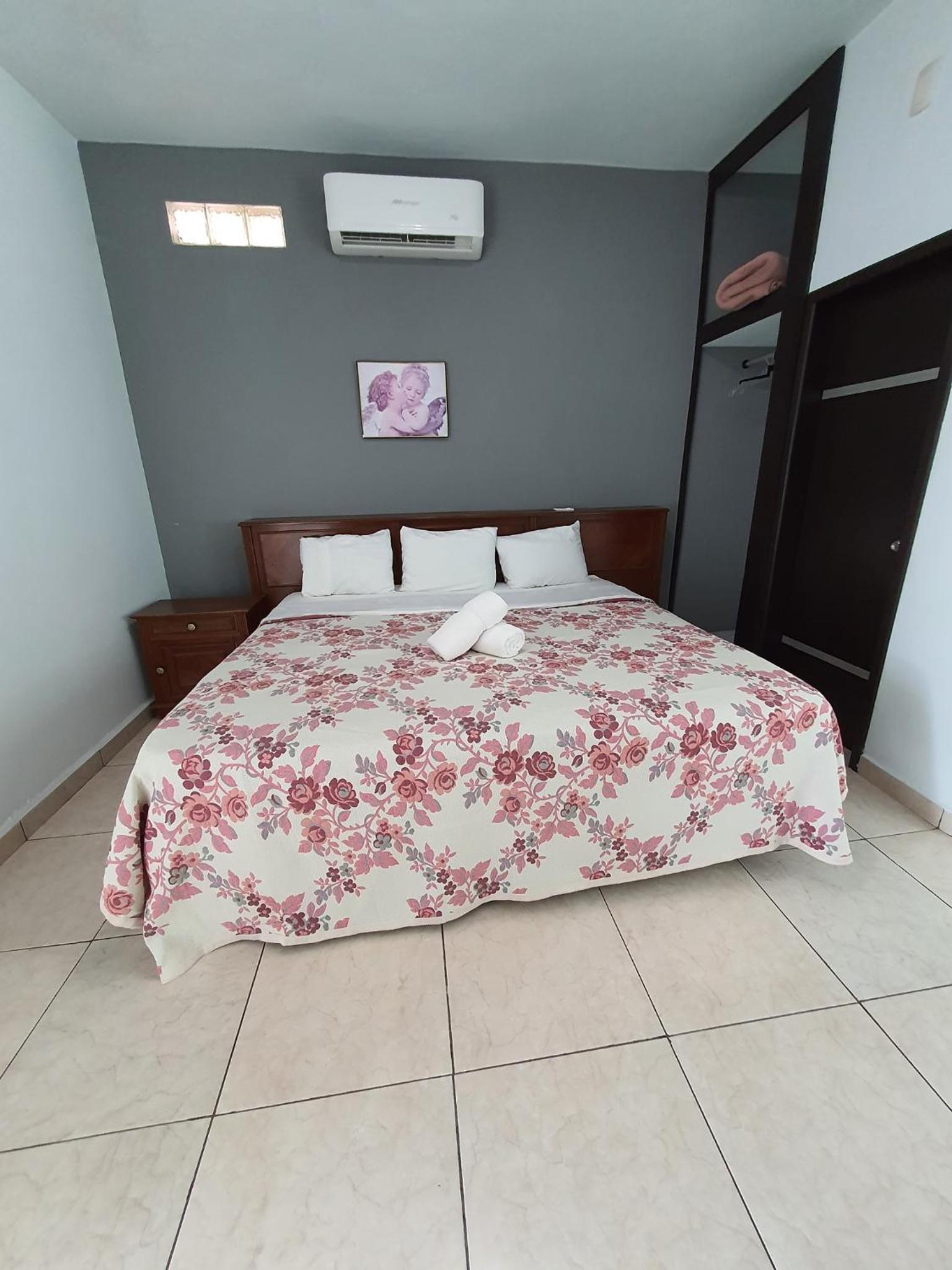 Single Room with Private Bathroom photo 1