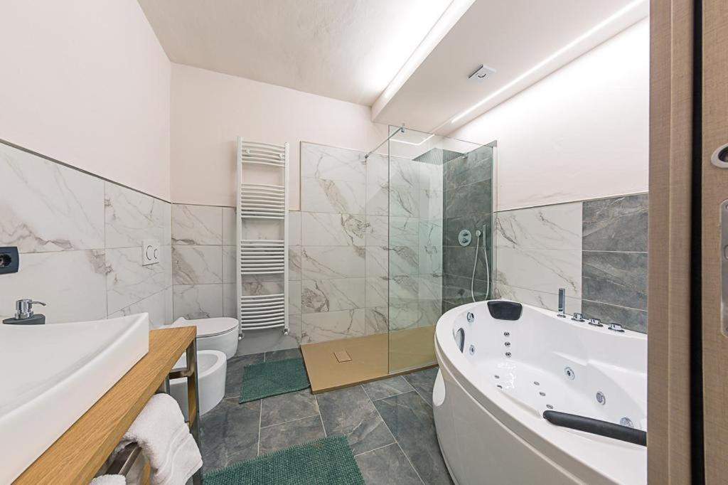 King Room with Spa Bath