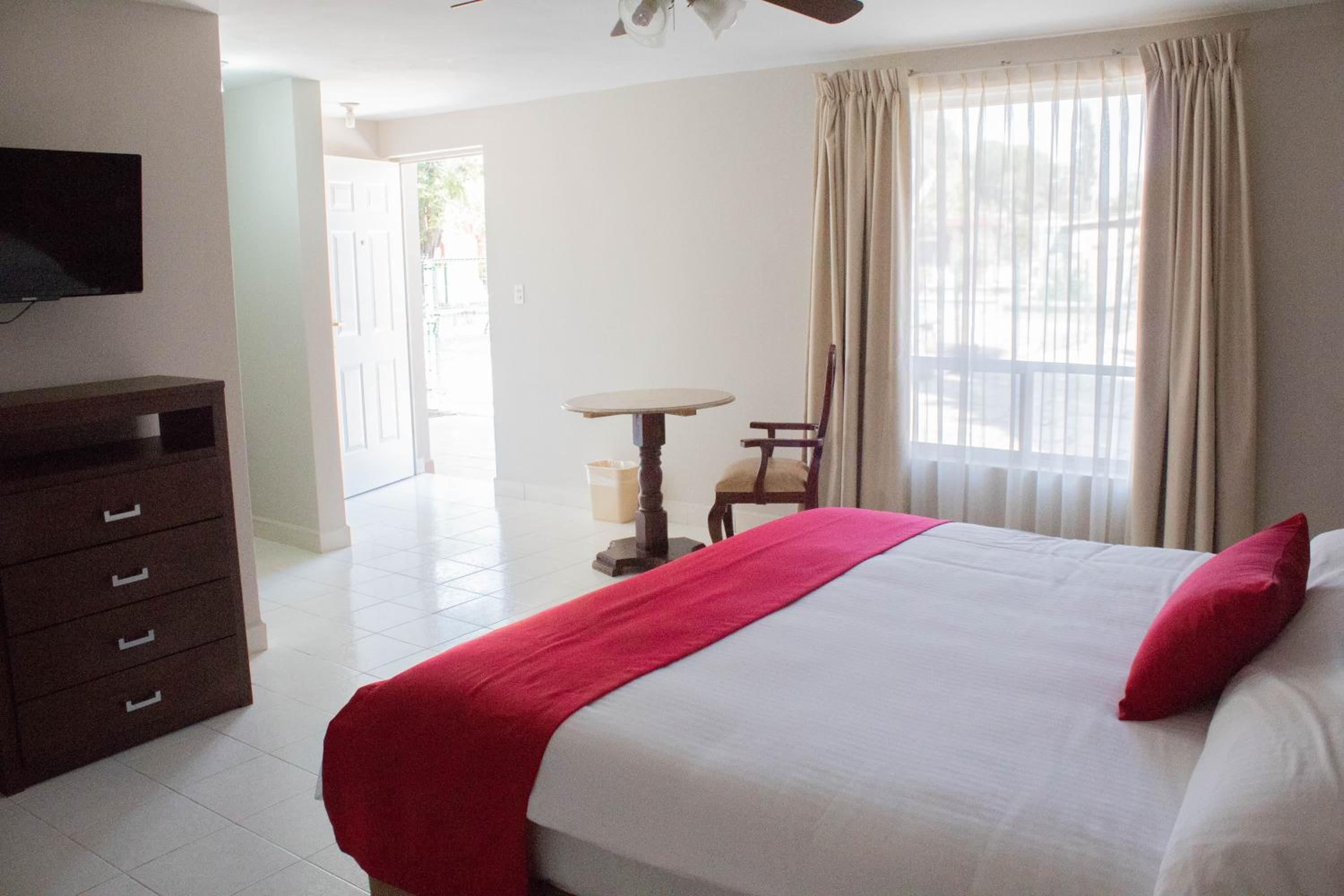 Deluxe Junior Suite photo 2