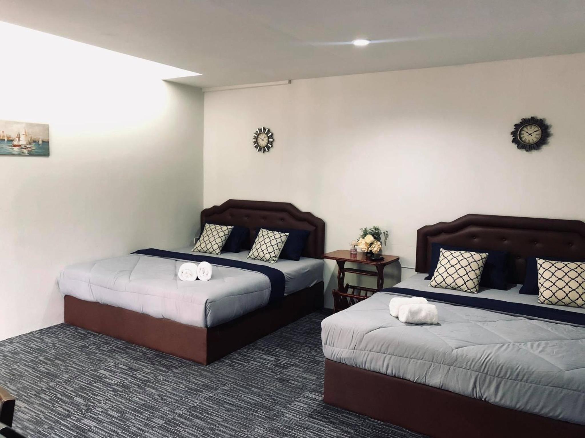 Classic Quadruple Room - Photo 1