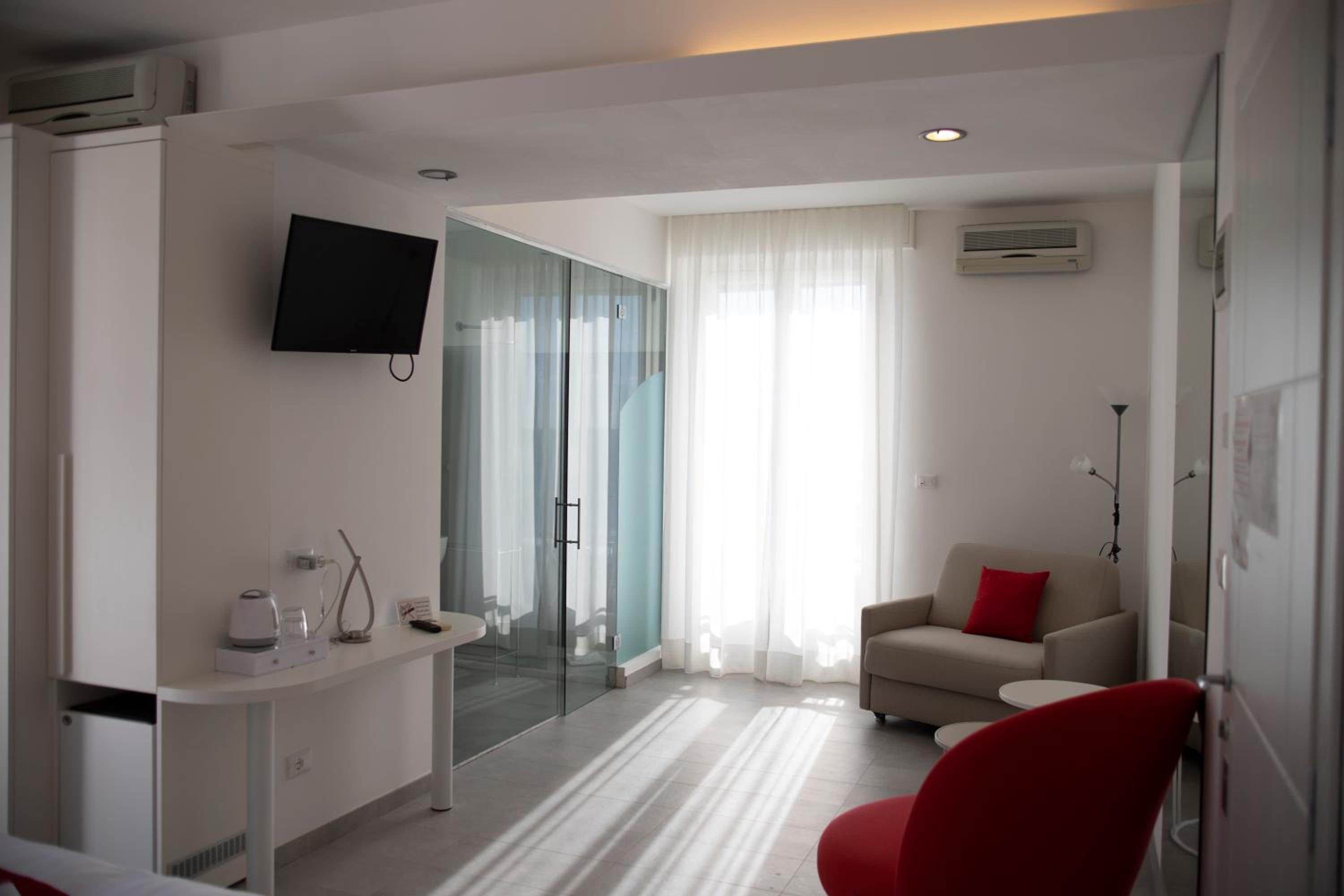 Triple Room with Terrace photo 1