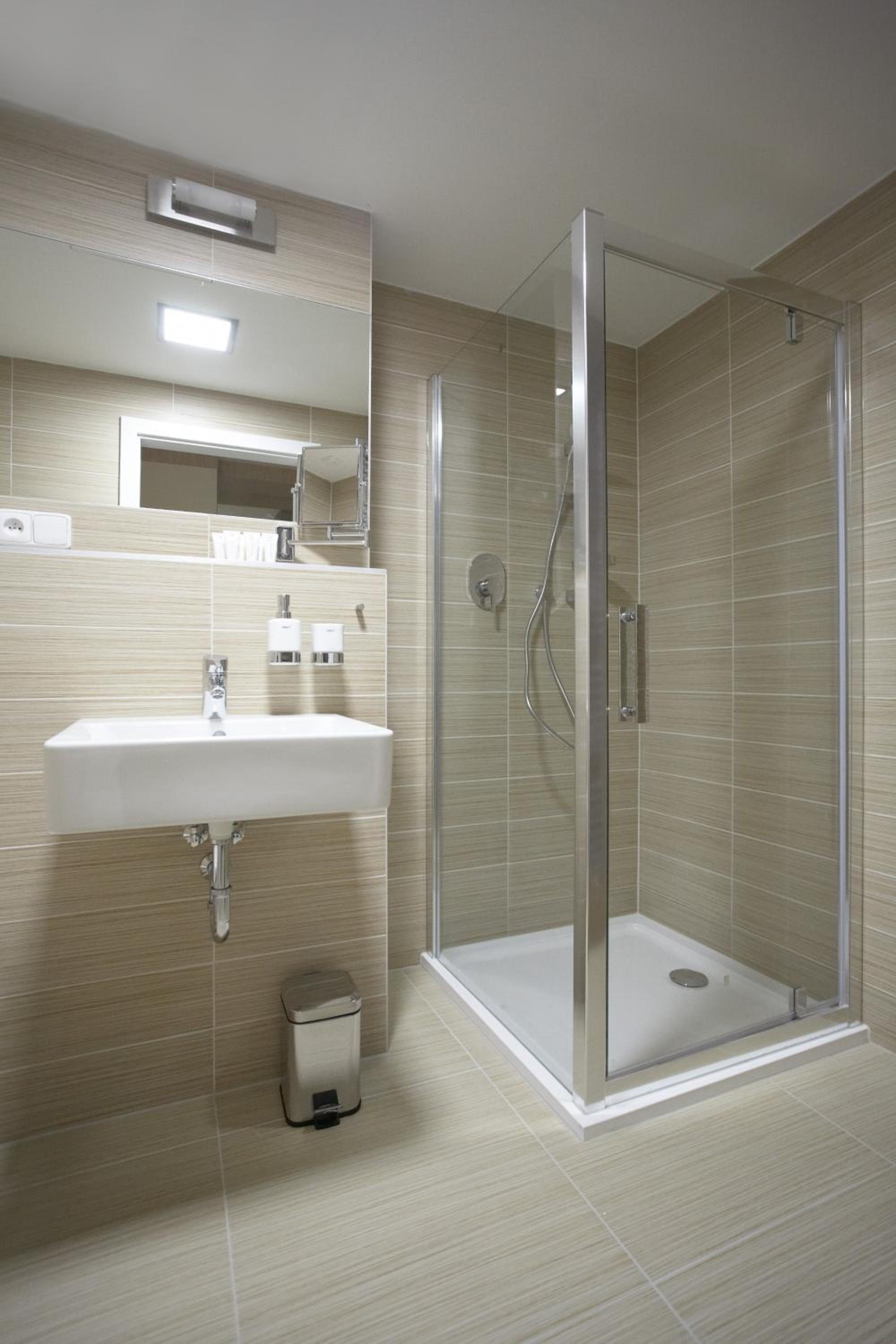 Double or Twin Room with Balcony photo 3
