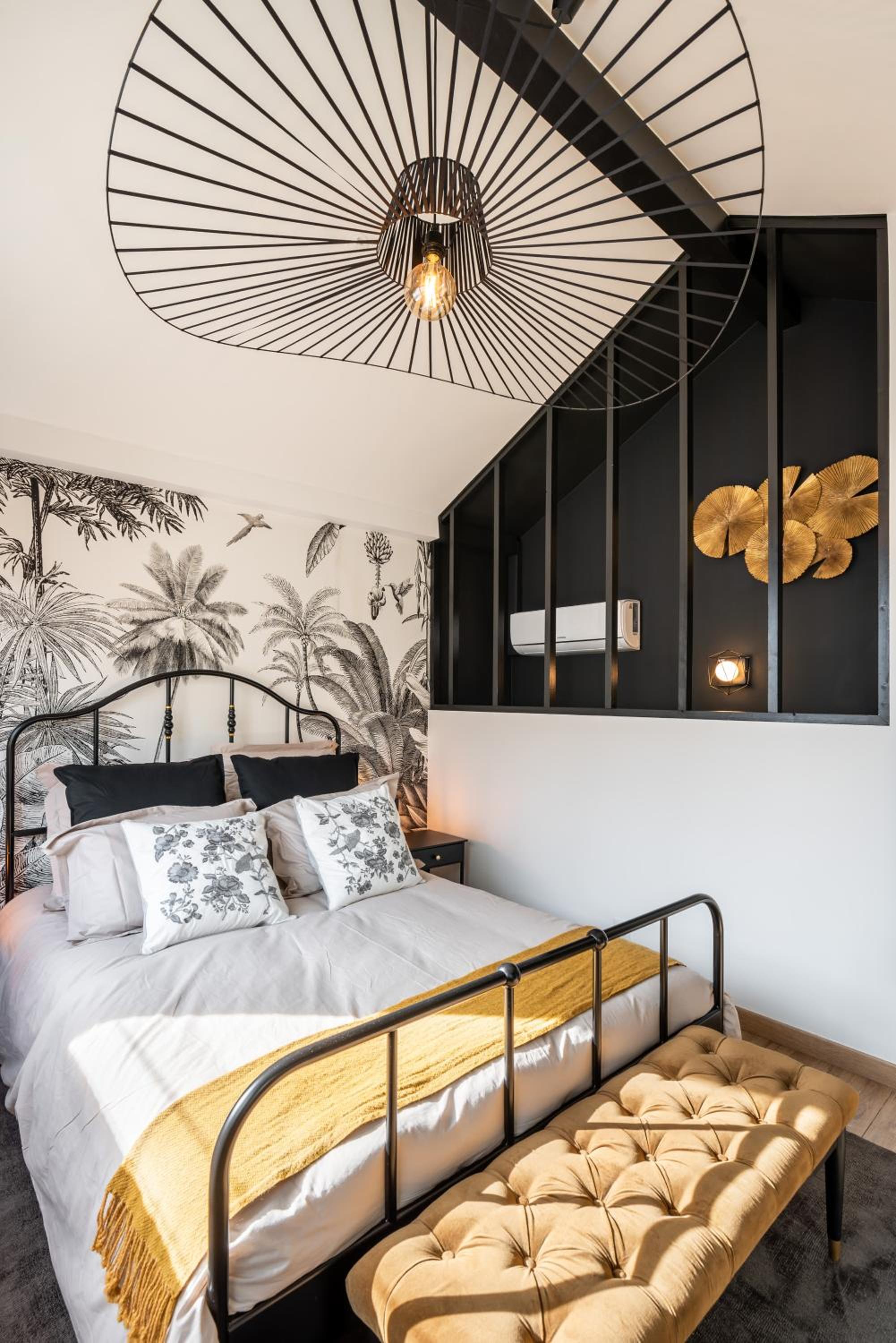 One-Bedroom Apartment - Photo 1