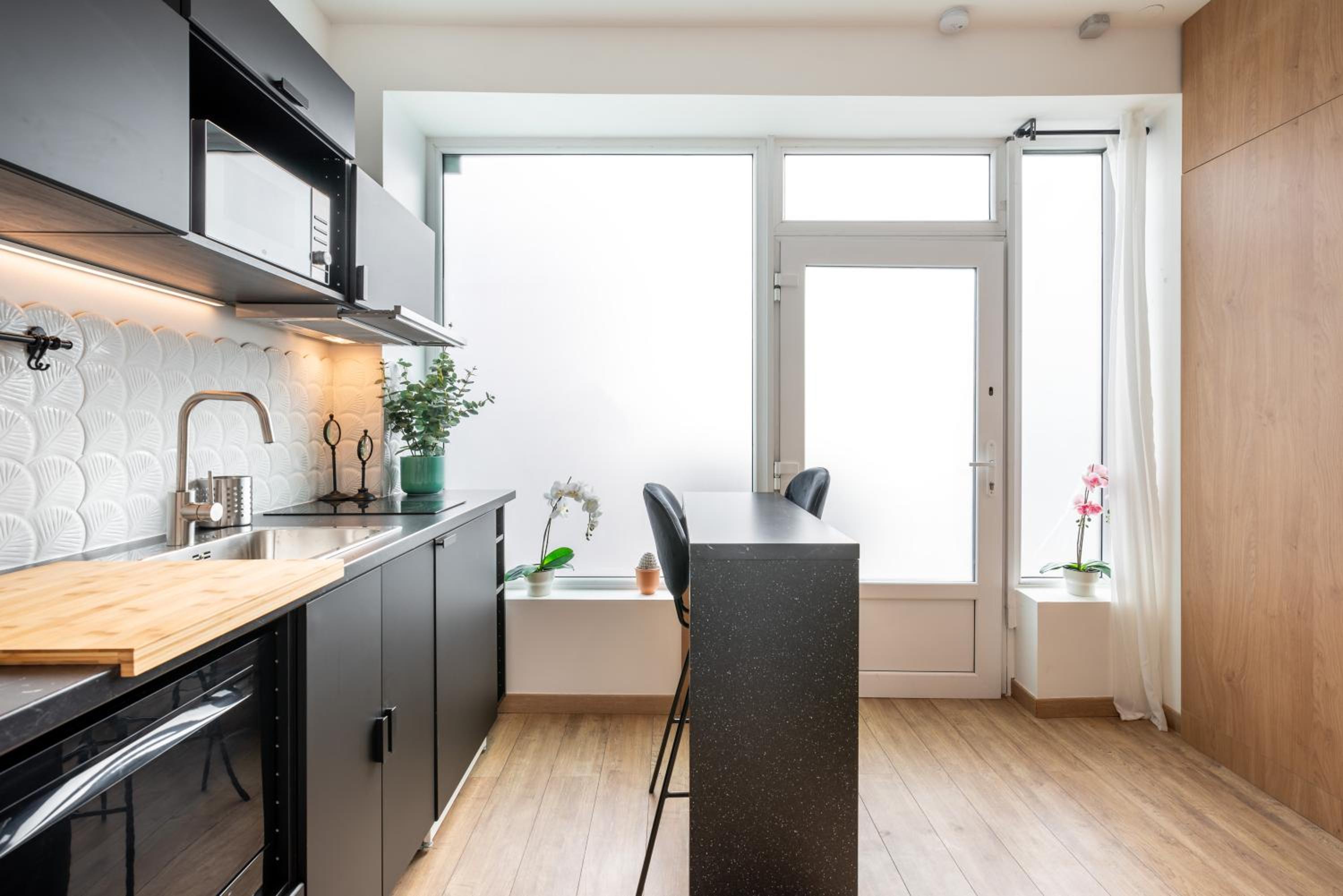 One-Bedroom Apartment - Photo 2