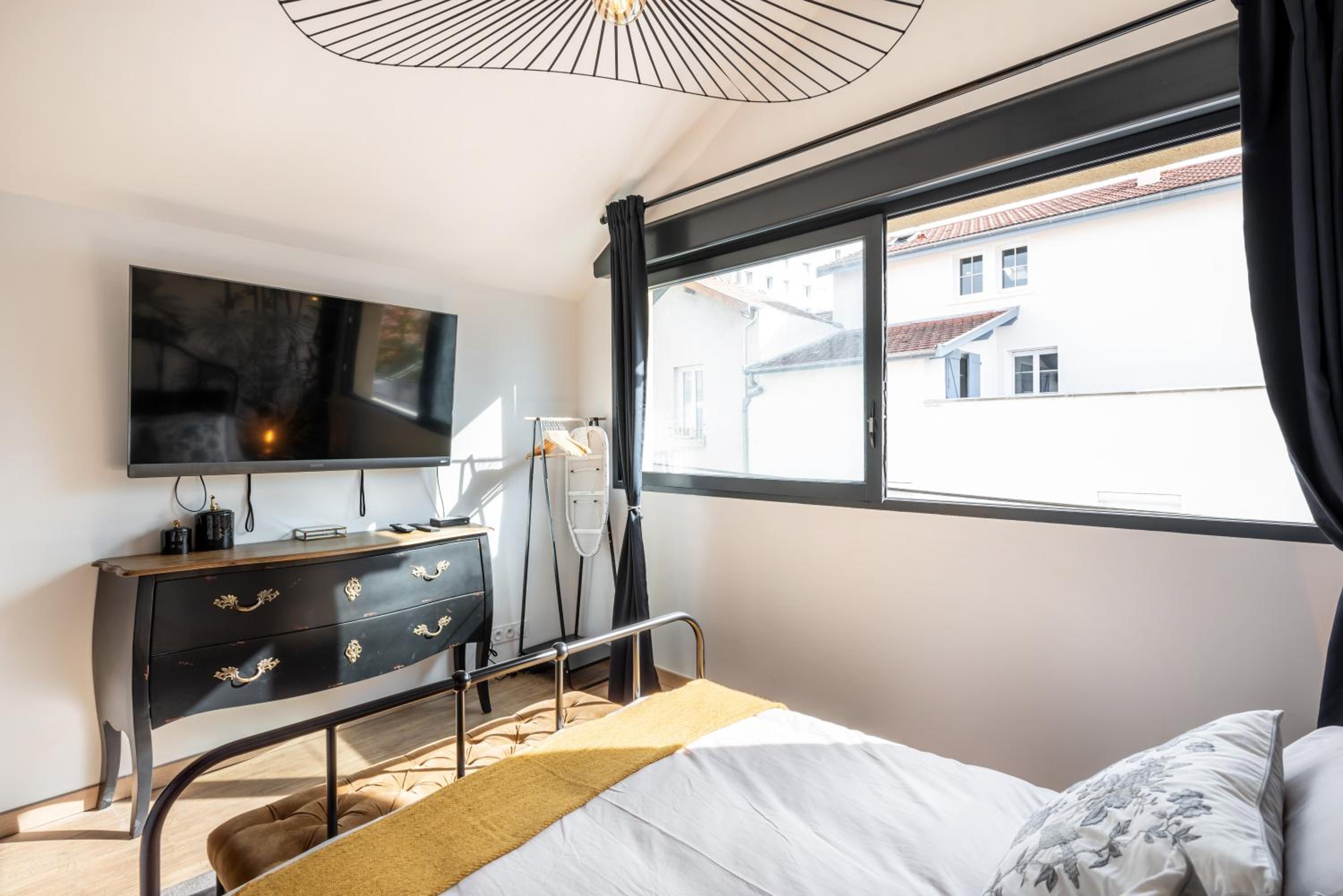One-Bedroom Apartment - Photo 6