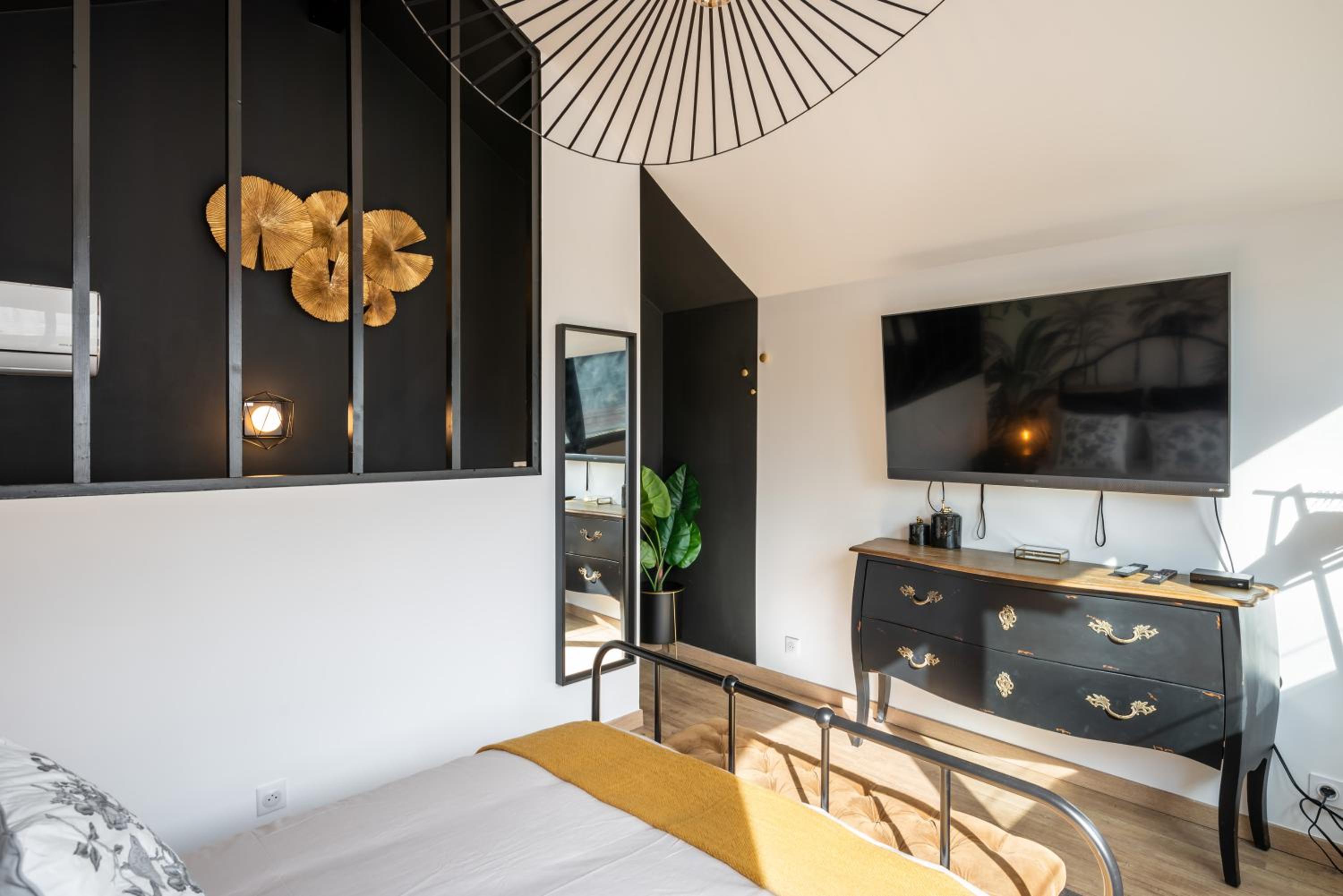 One-Bedroom Apartment - Photo 13