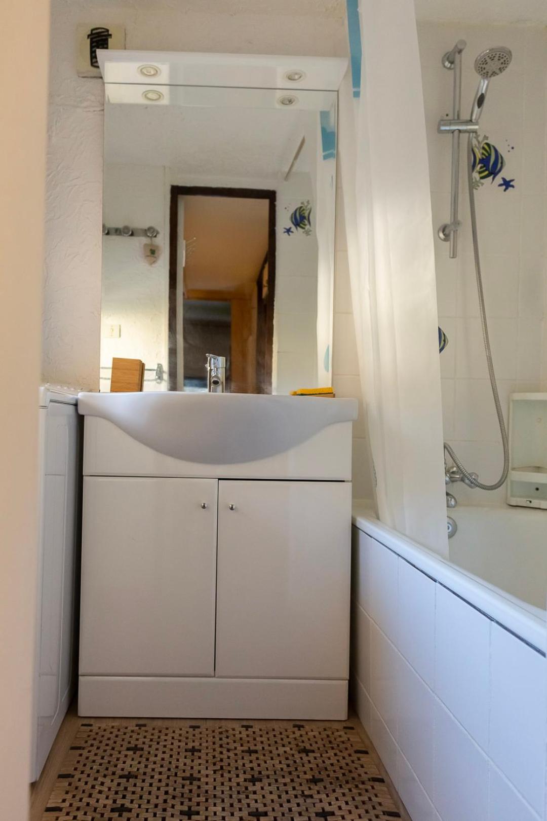 Two-Bedroom Apartment - Photo 23