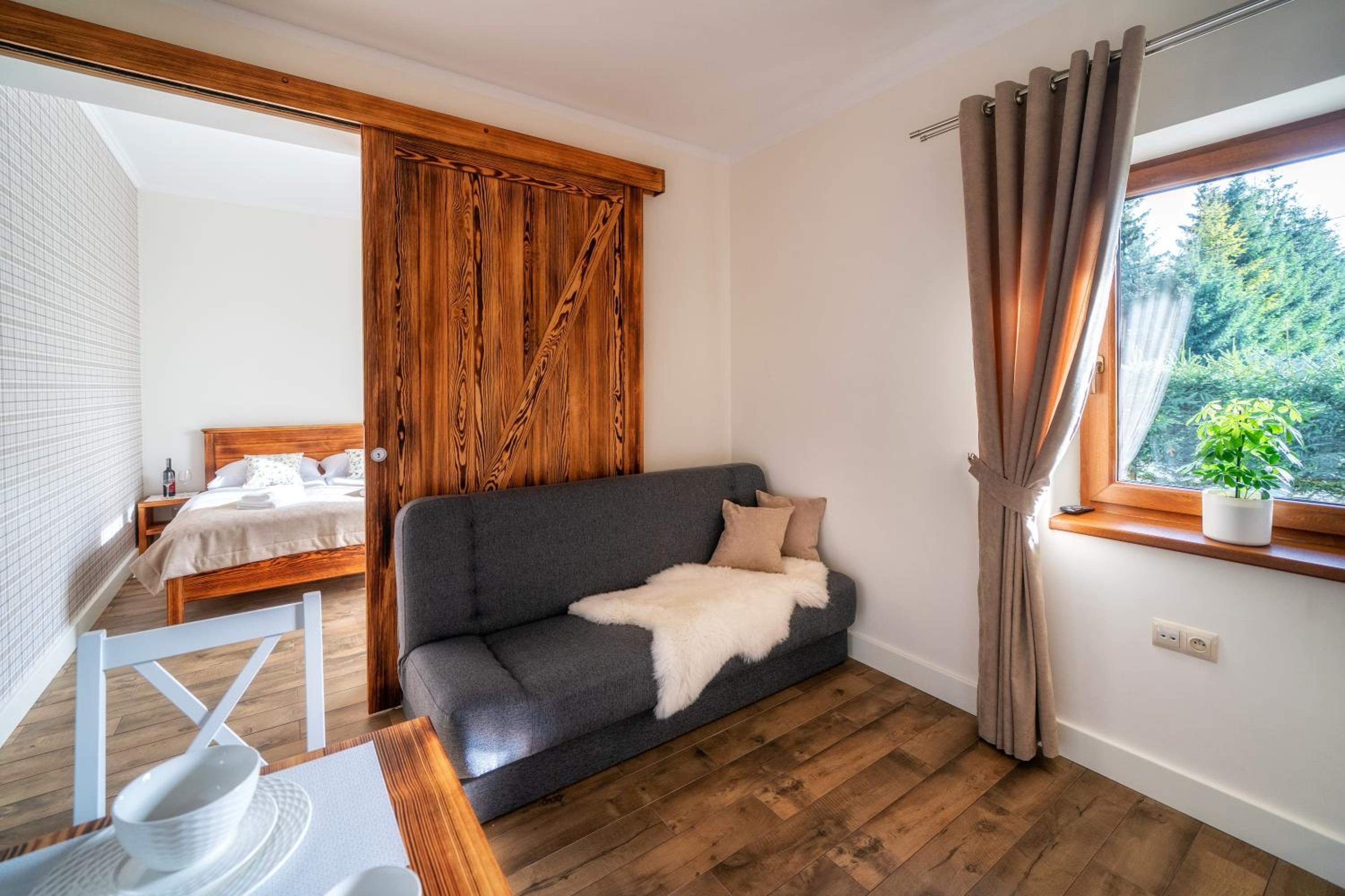 One-Bedroom Apartment - Photo 3