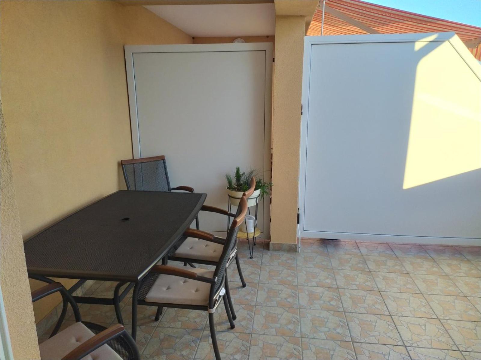 Apartment with Balcony photo 2