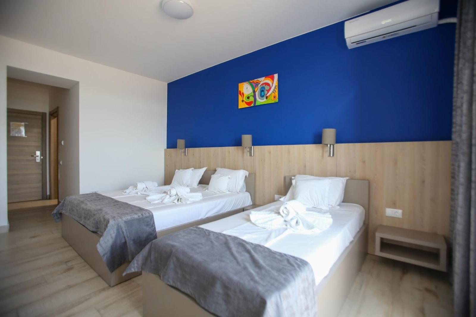 Deluxe Triple Room with Sea View photo 2
