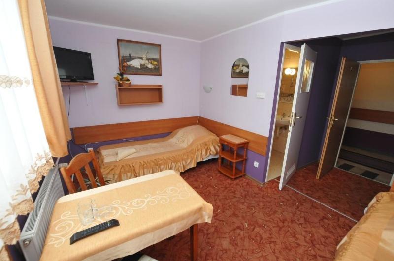 Triple Room with Shared Bathroom photo 2