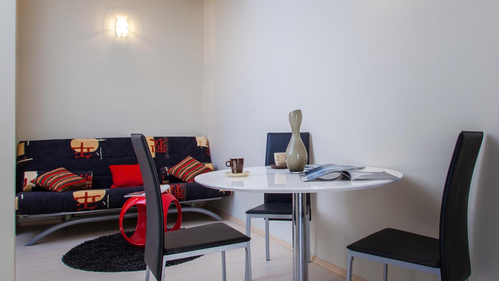 Three-Bedroom Apartment with Balcony and Sea View photo 2