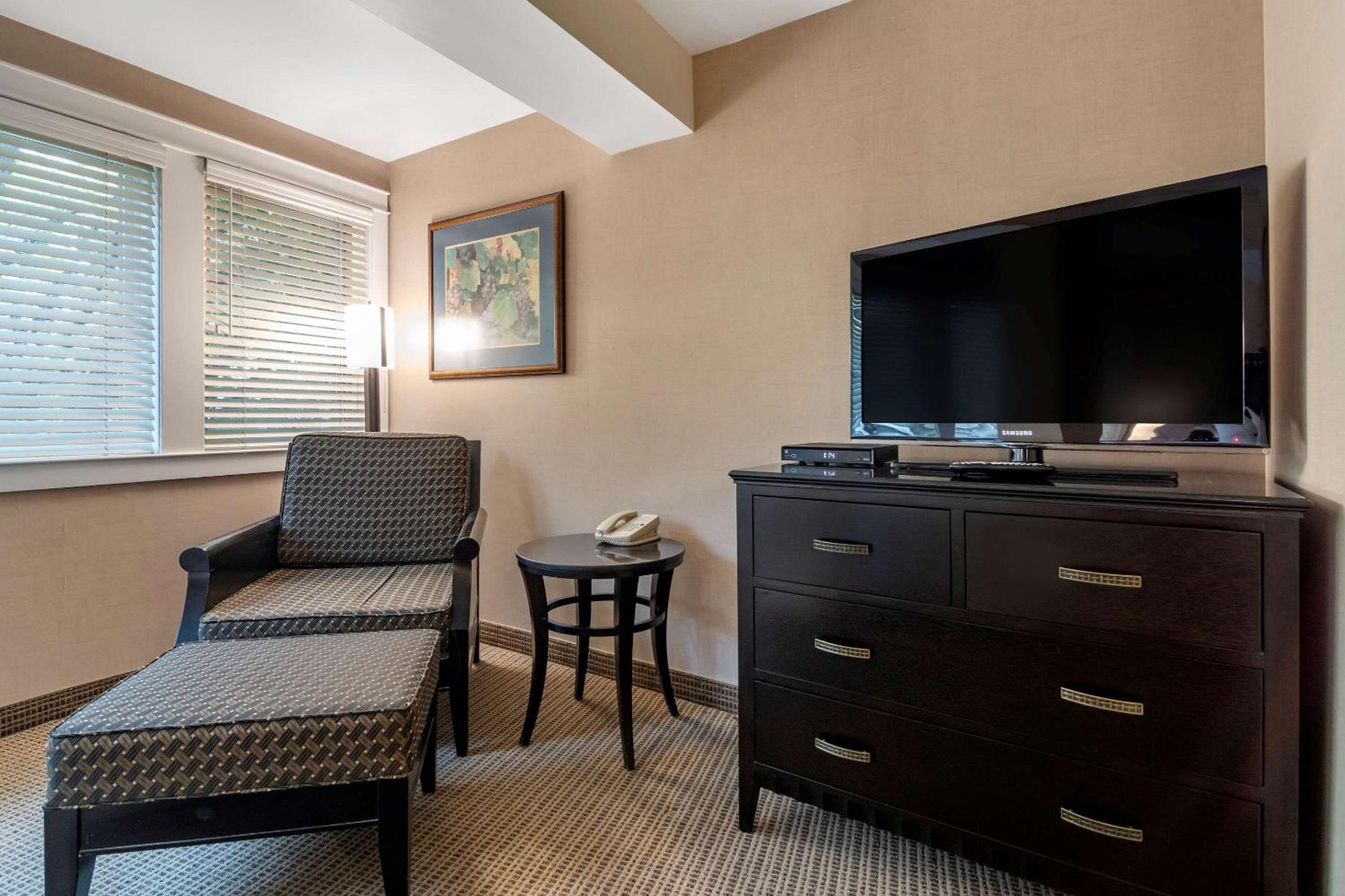 King Room - Non Smoking photo 2