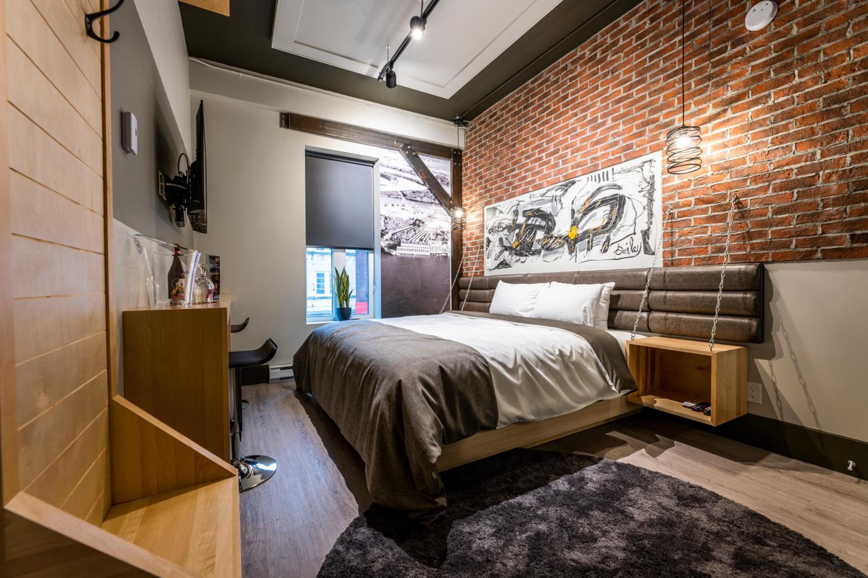 Deluxe King Room photo 1