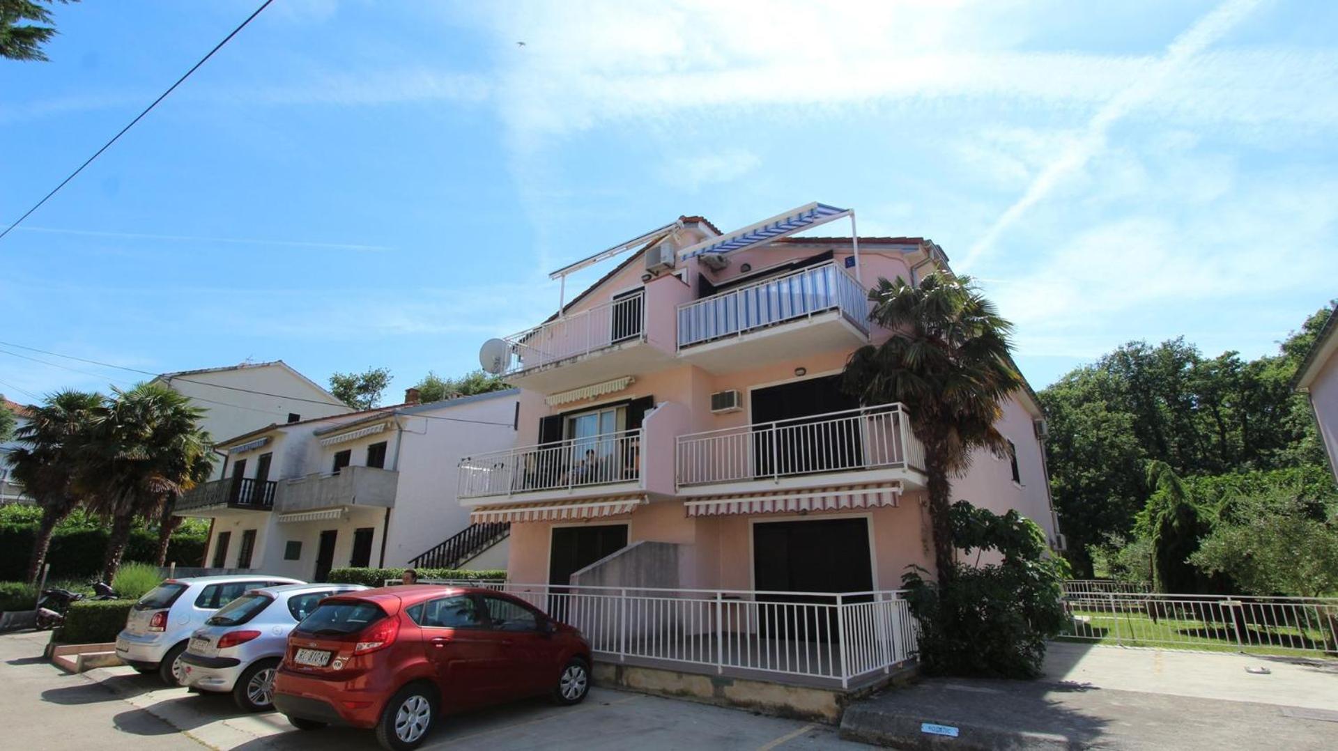Apartment with Balcony photo 3