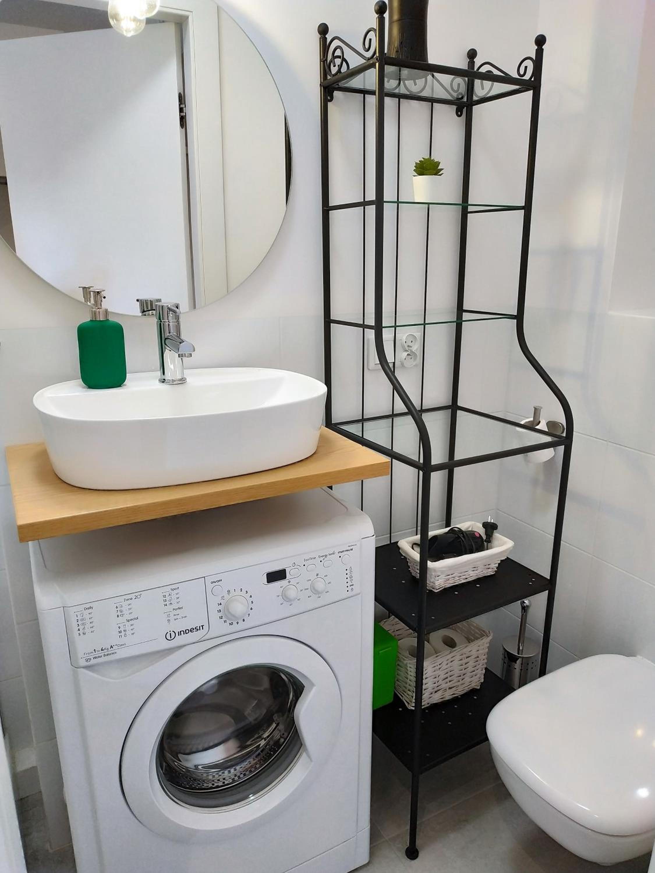 Apartment with Shower - Photo 10