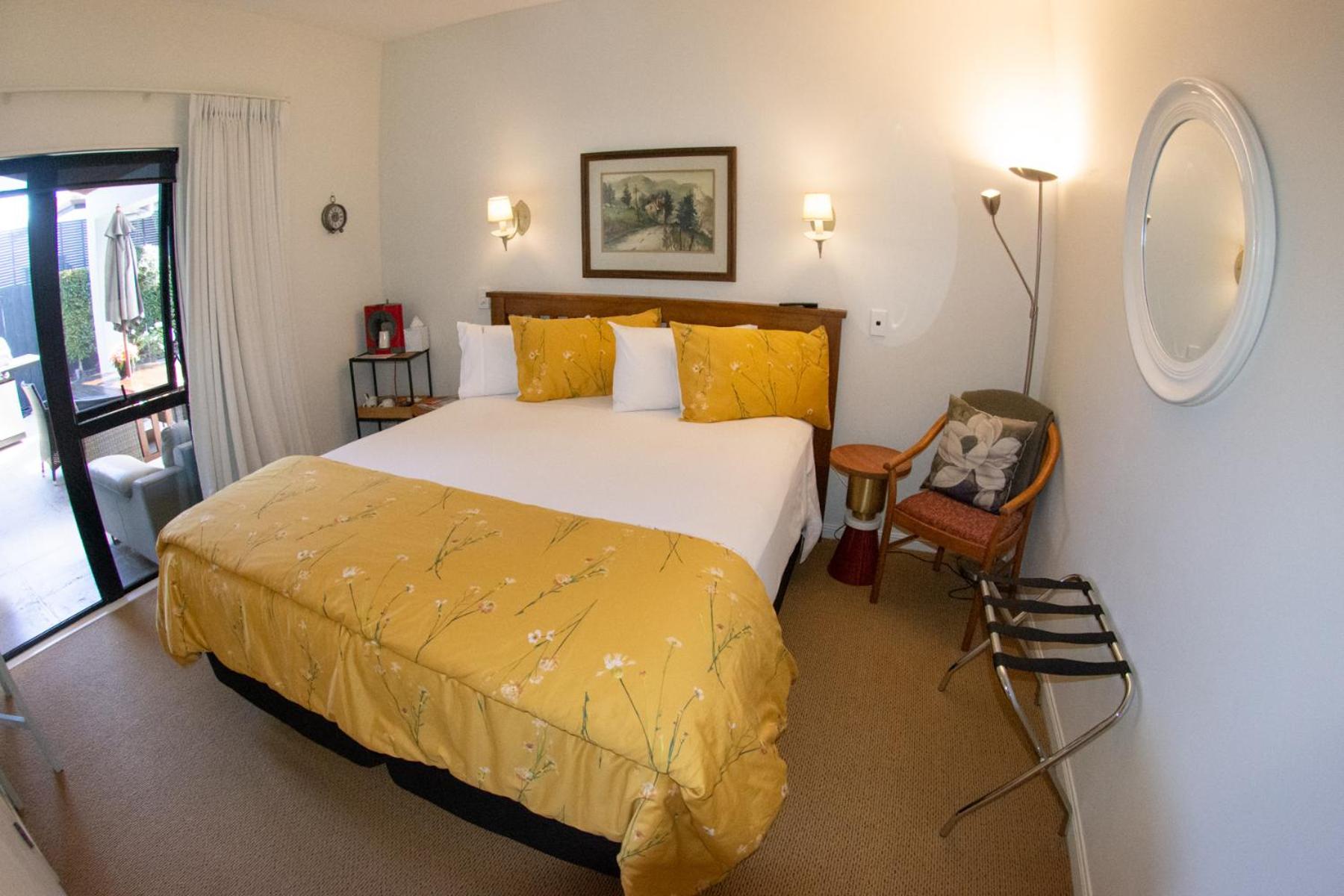 Deluxe King Room photo 1