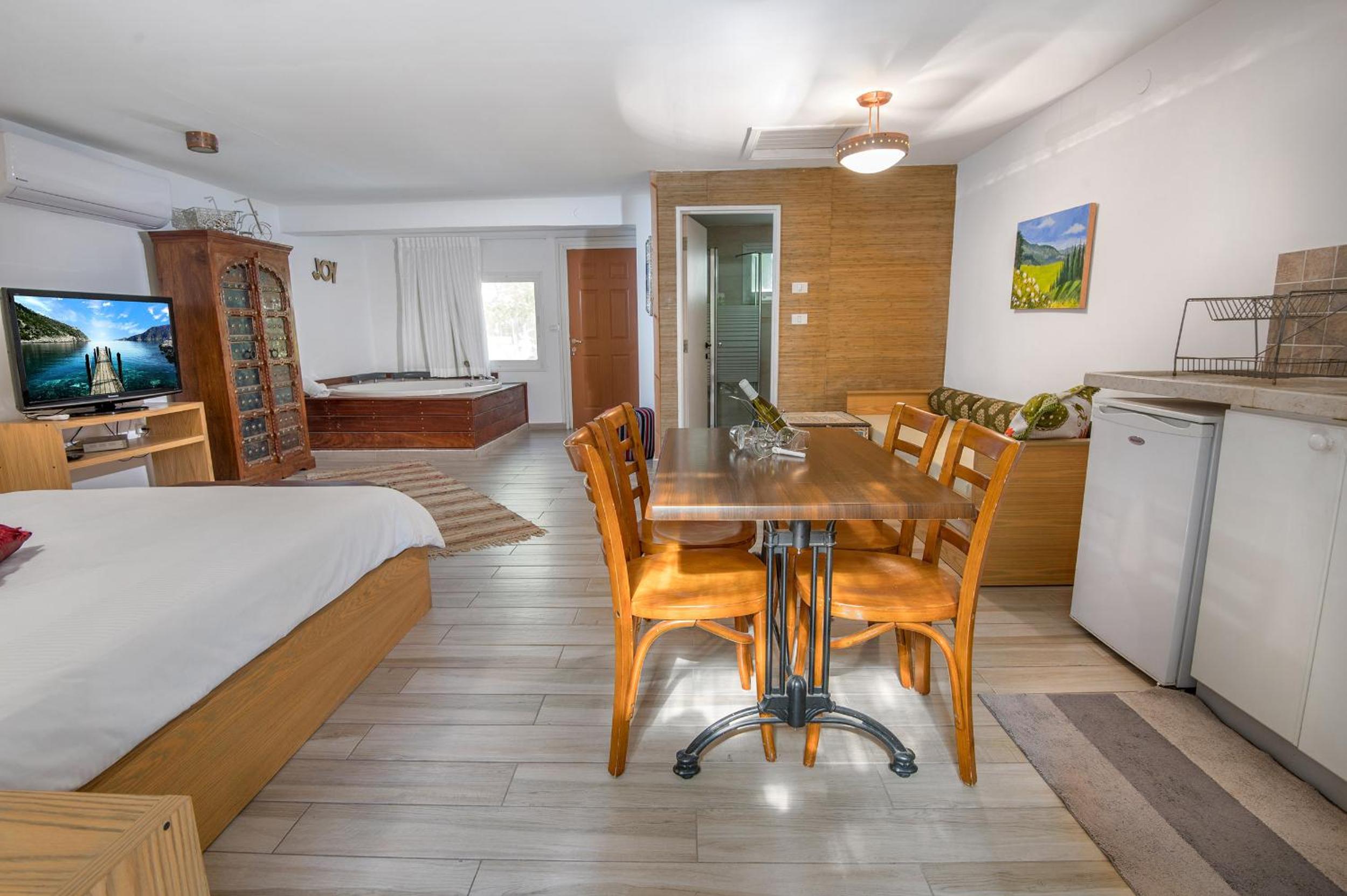 Double Room with Spa Bath photo 2