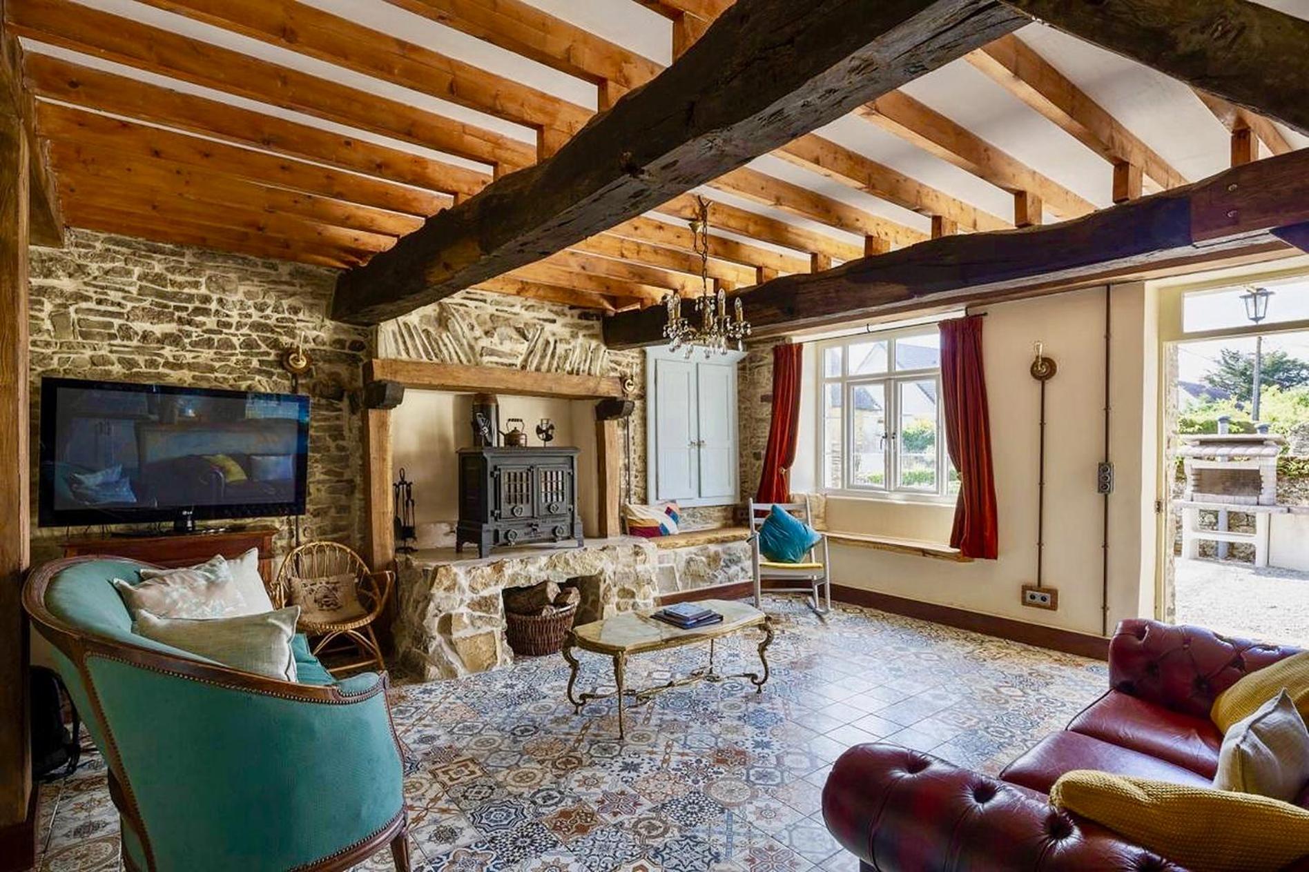 Three-Bedroom House photo 2