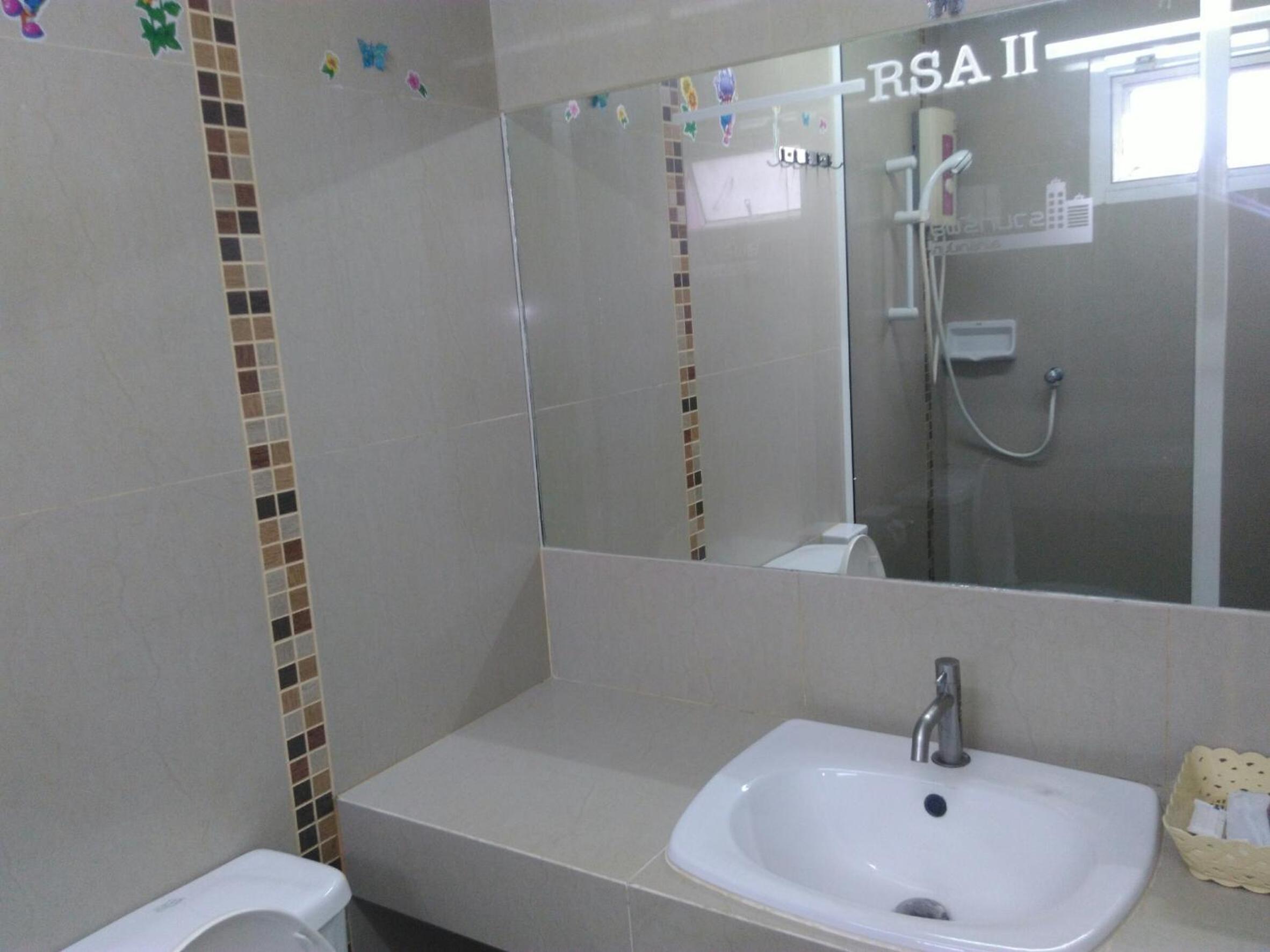 Deluxe Queen Room - Photo 9
