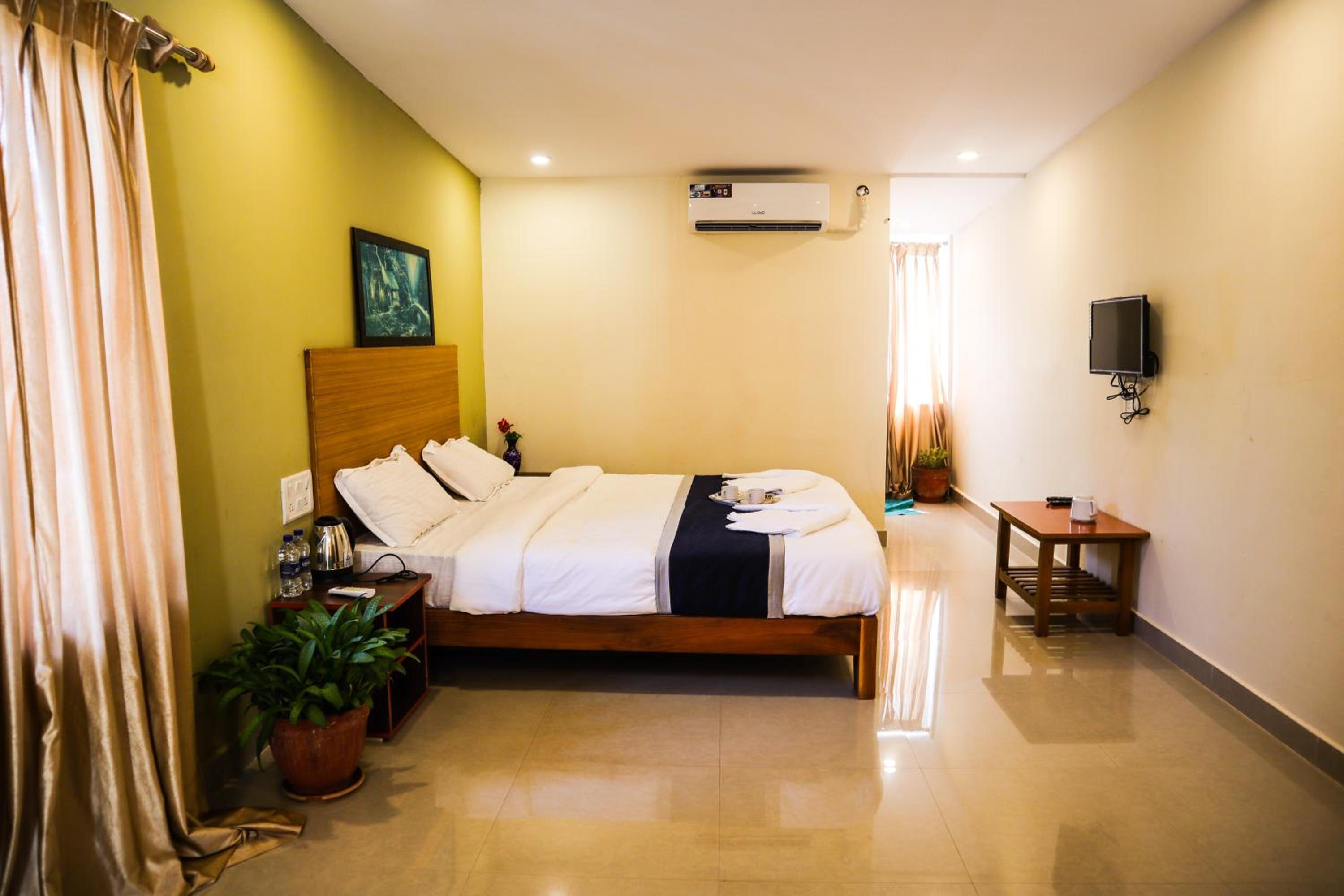 Deluxe King Room photo 1