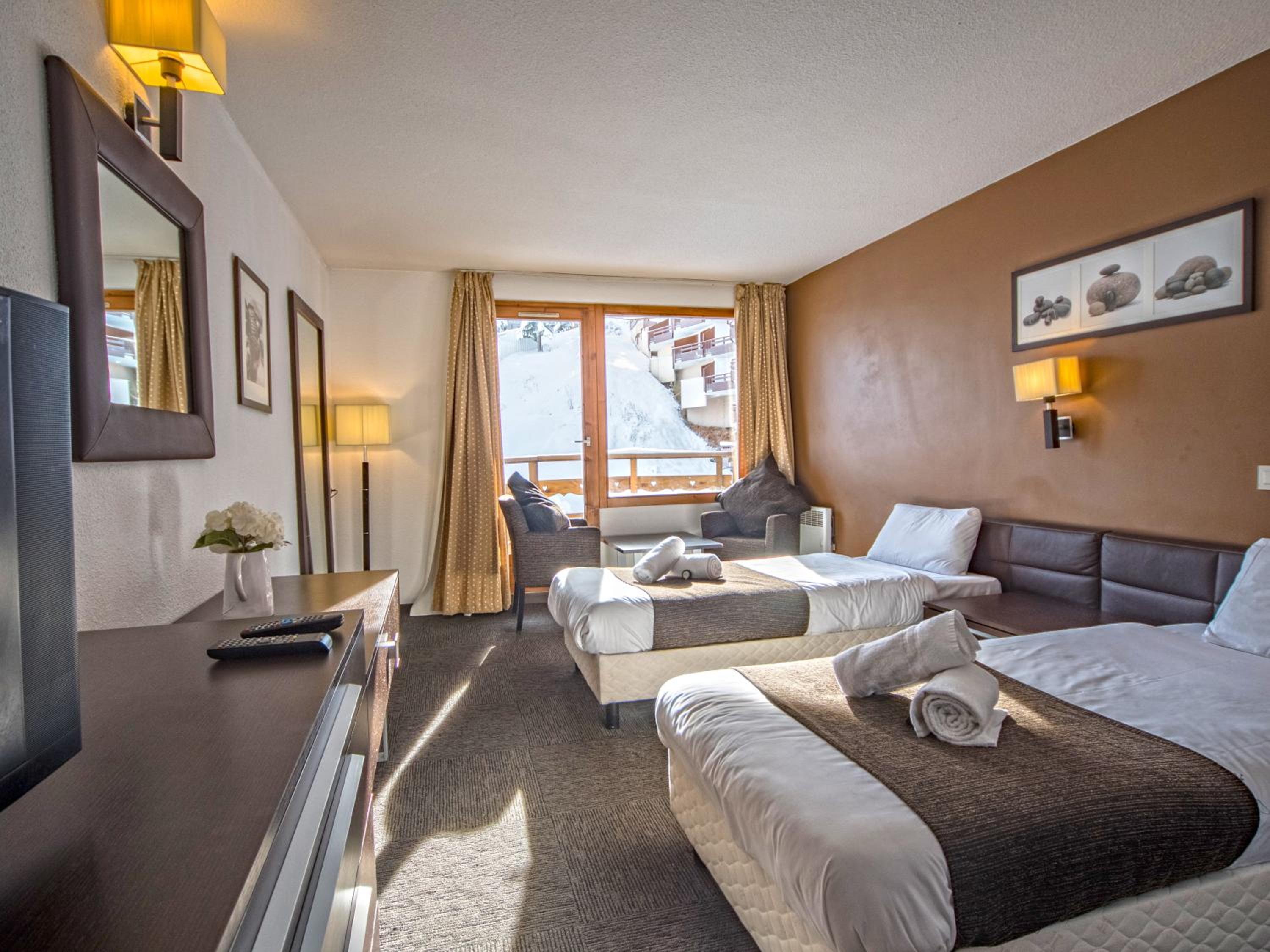 Twin Room with Balcony - Photo 4