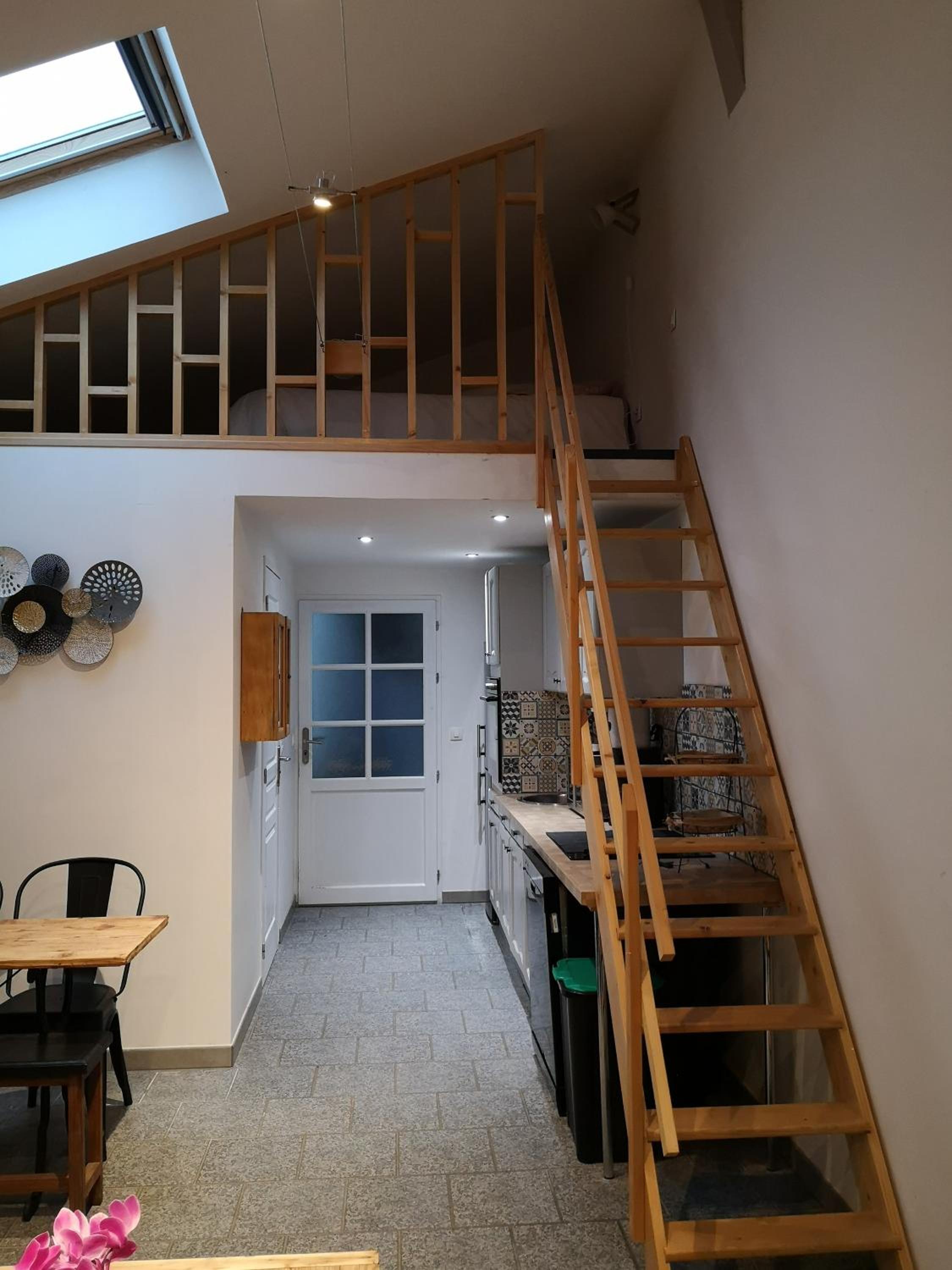 Studio - Split Level photo 2