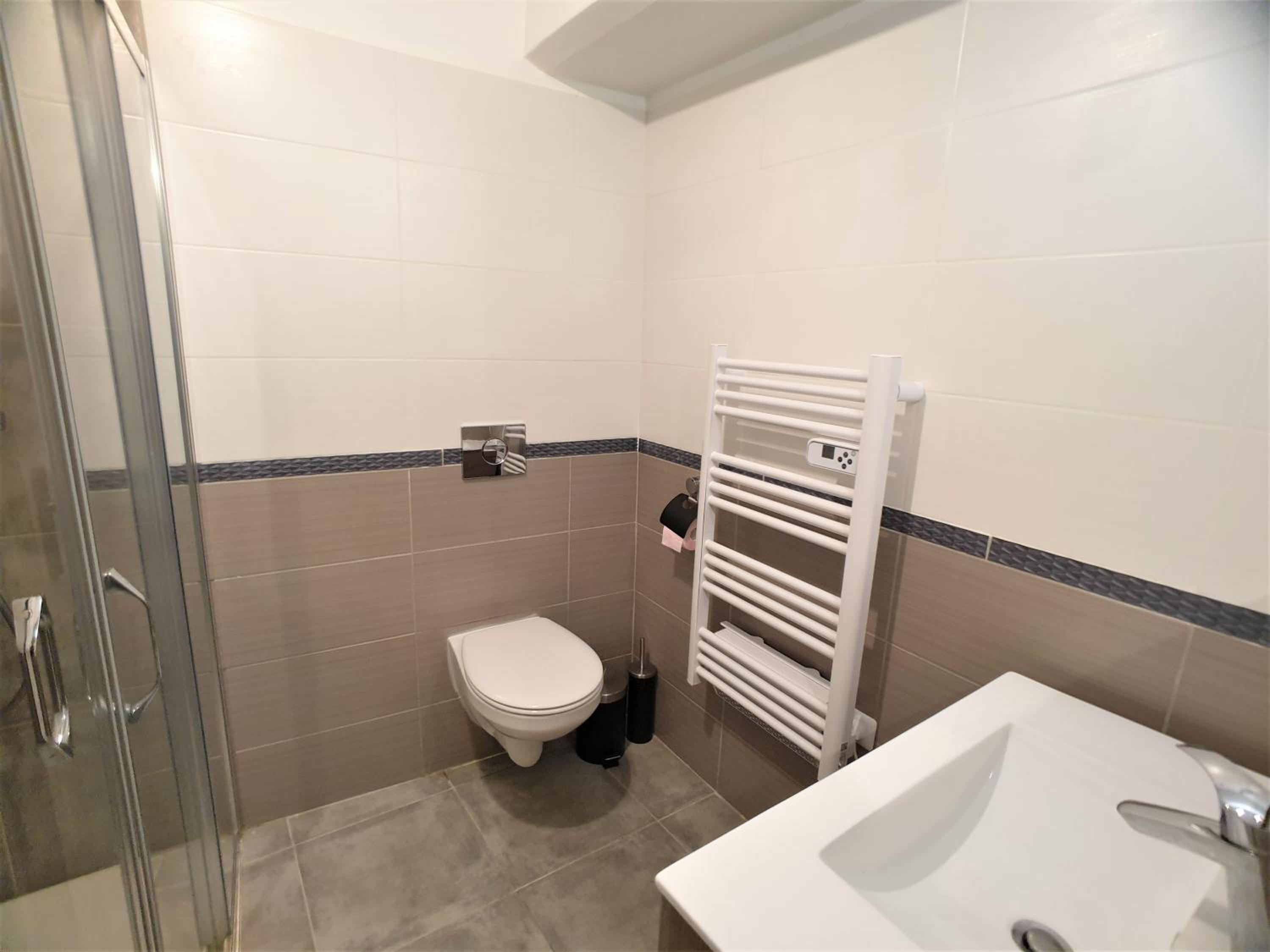 One-Bedroom Apartment - Photo 21