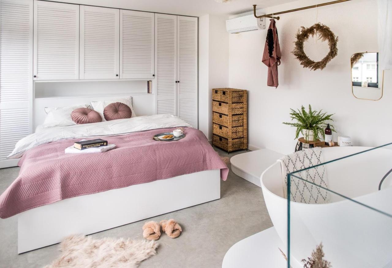 One-Bedroom Apartment - Photo 1