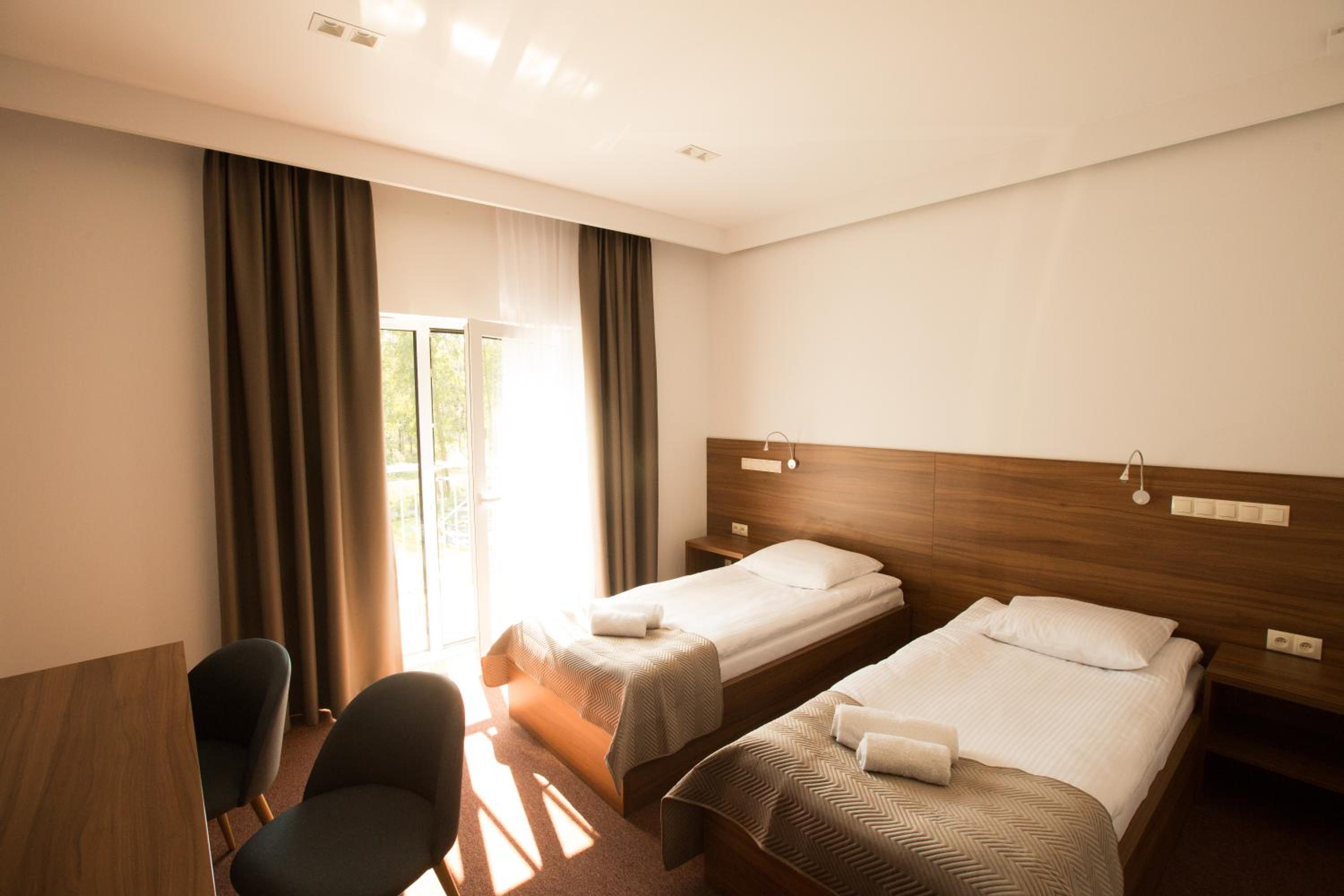 Twin Room with Balcony - Photo 3