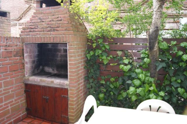 Three-Bedroom House photo 3