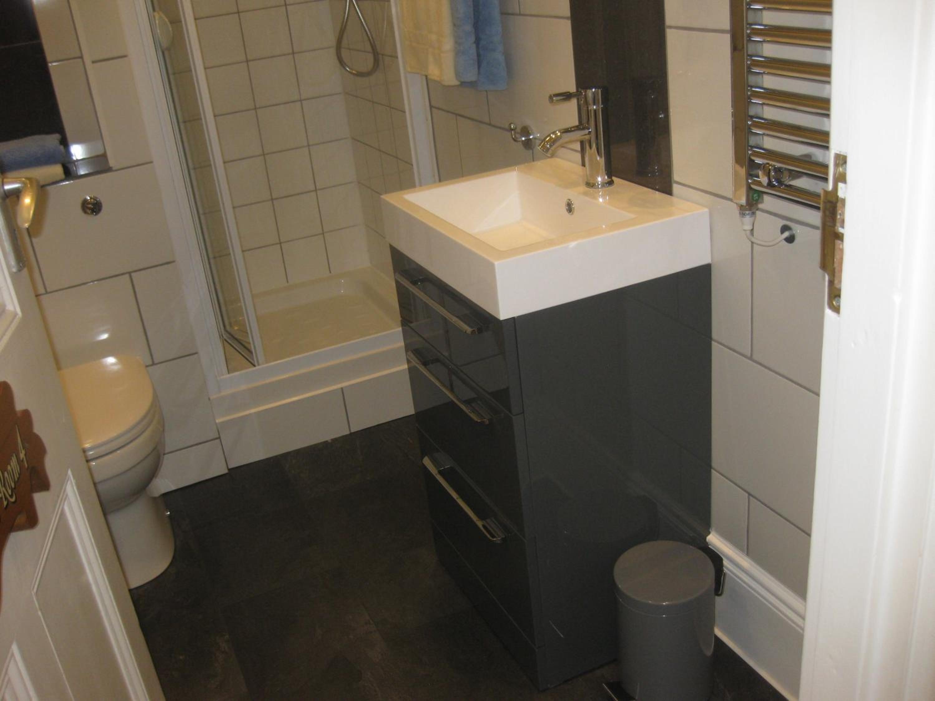 Twin Room with Private External Bathroom